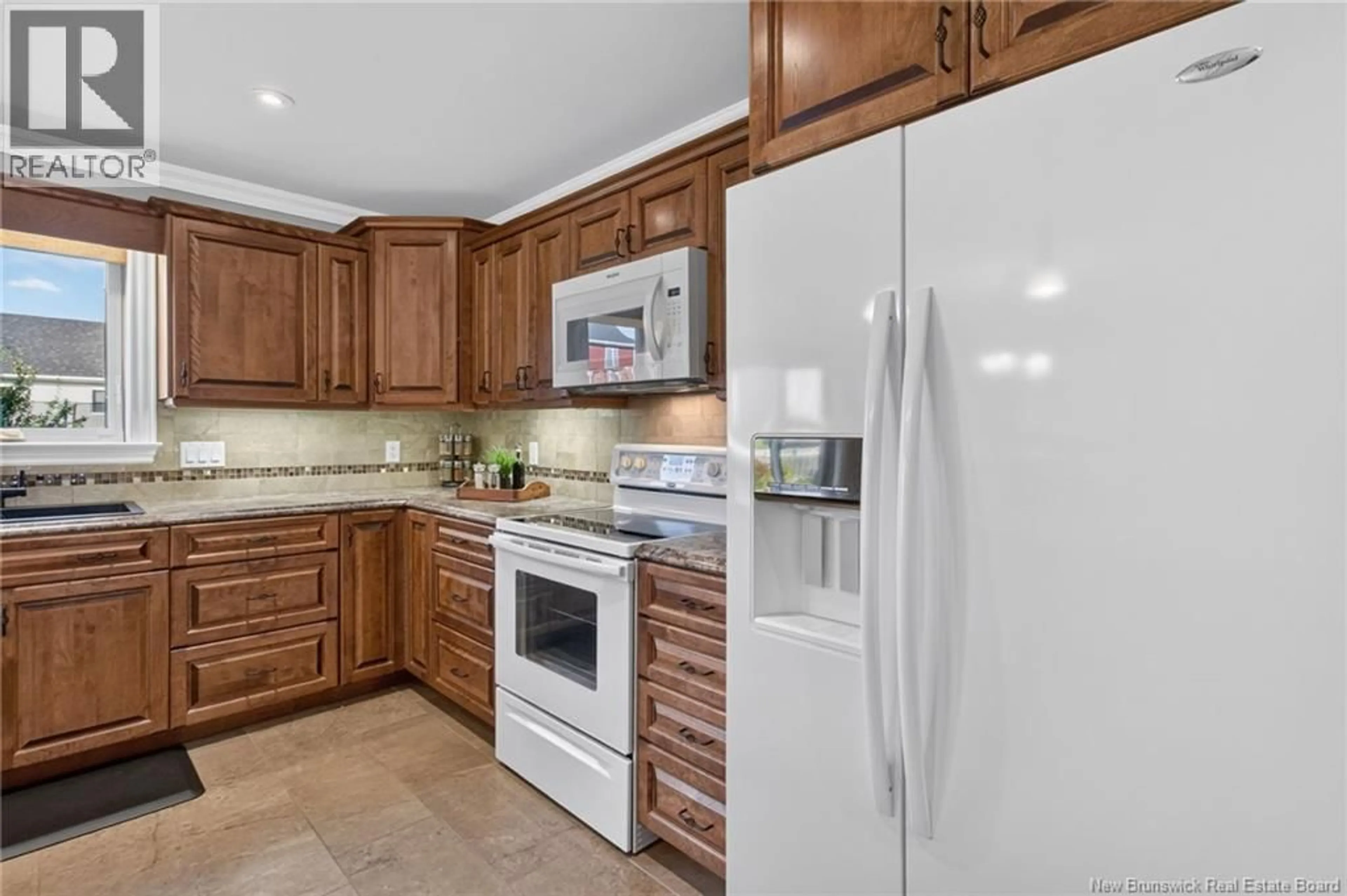 Standard kitchen, ceramic/tile floor for 1003 BOURQUE, Dieppe New Brunswick E1A8S7