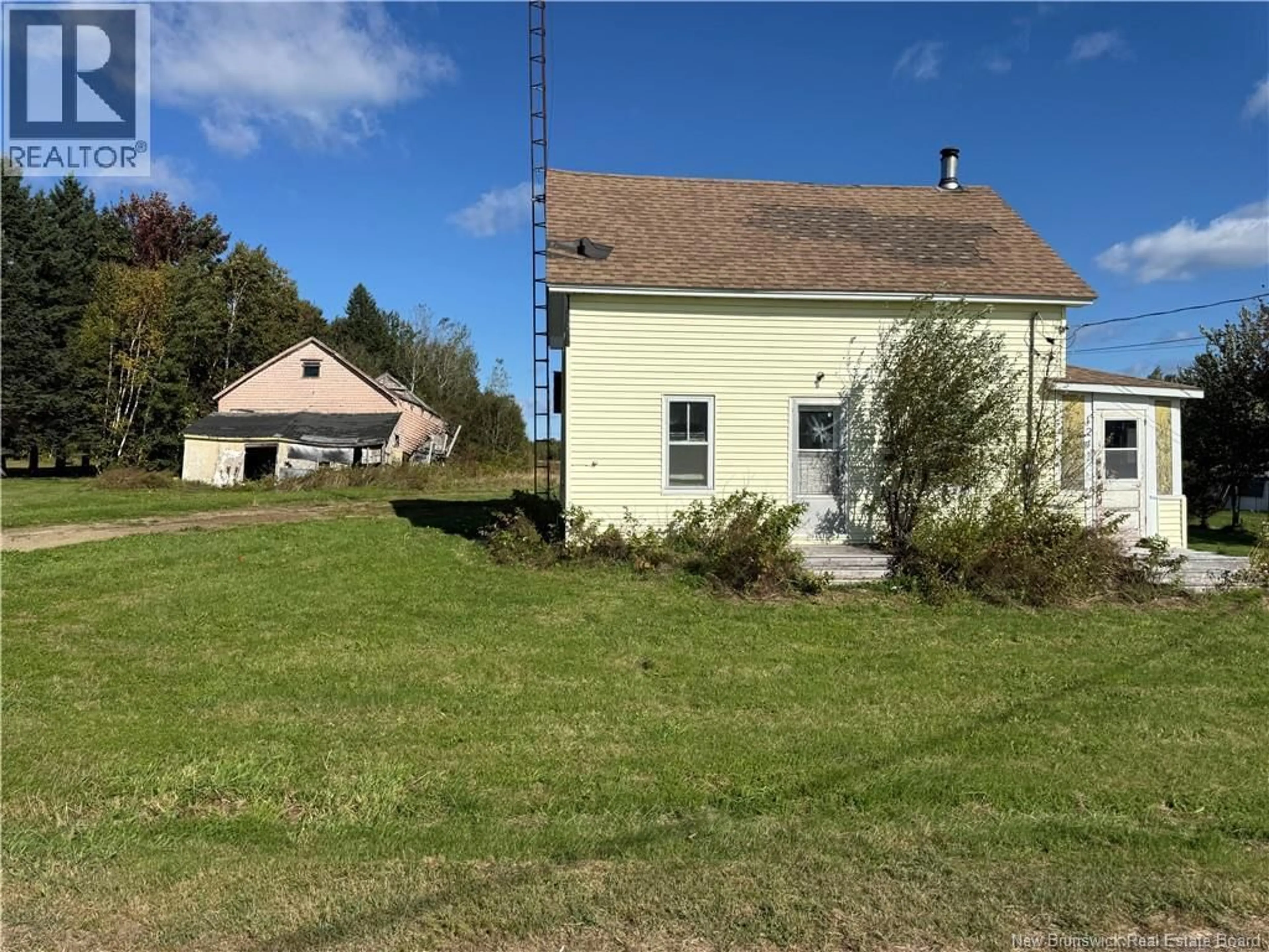 A pic from outside/outdoor area/front of a property/back of a property/a pic from drone, building for 124 CHEMIN BENOIT, Benoit New Brunswick E1X2A1