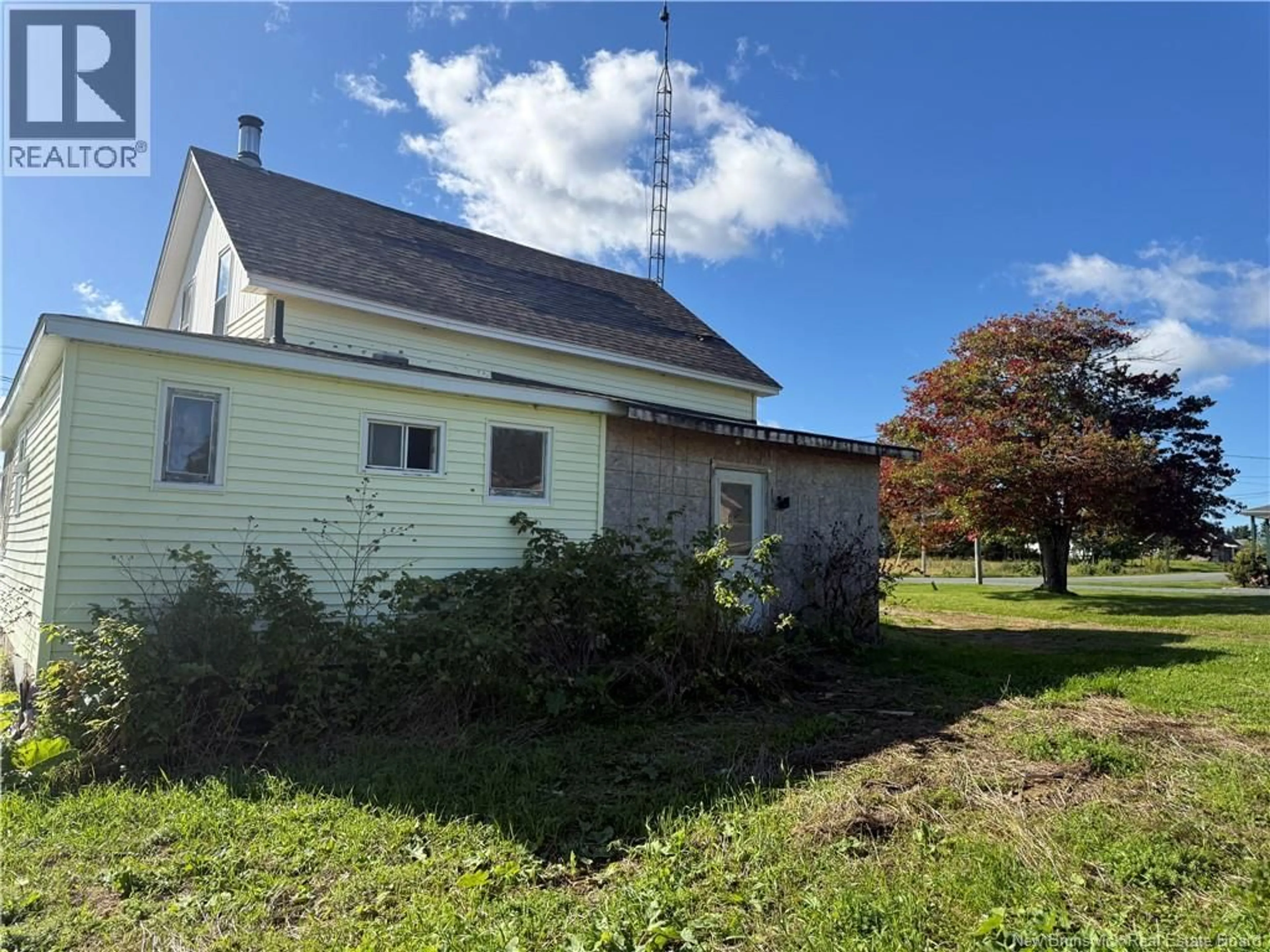 A pic from outside/outdoor area/front of a property/back of a property/a pic from drone, building for 124 CHEMIN BENOIT, Benoit New Brunswick E1X2A1