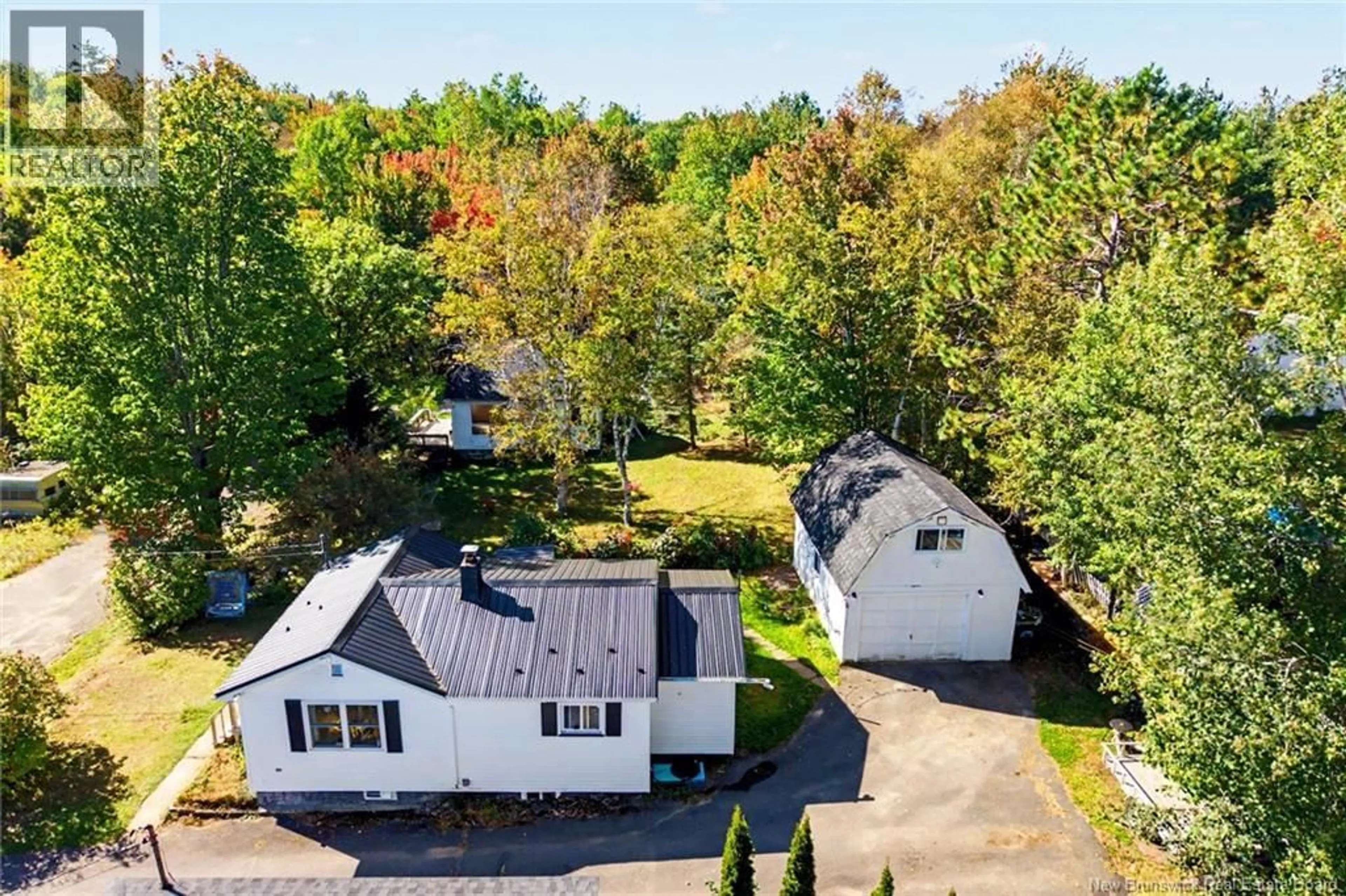 A pic from outside/outdoor area/front of a property/back of a property/a pic from drone, street for 74 CHESTNUT STREET, Minto New Brunswick E4B3L5