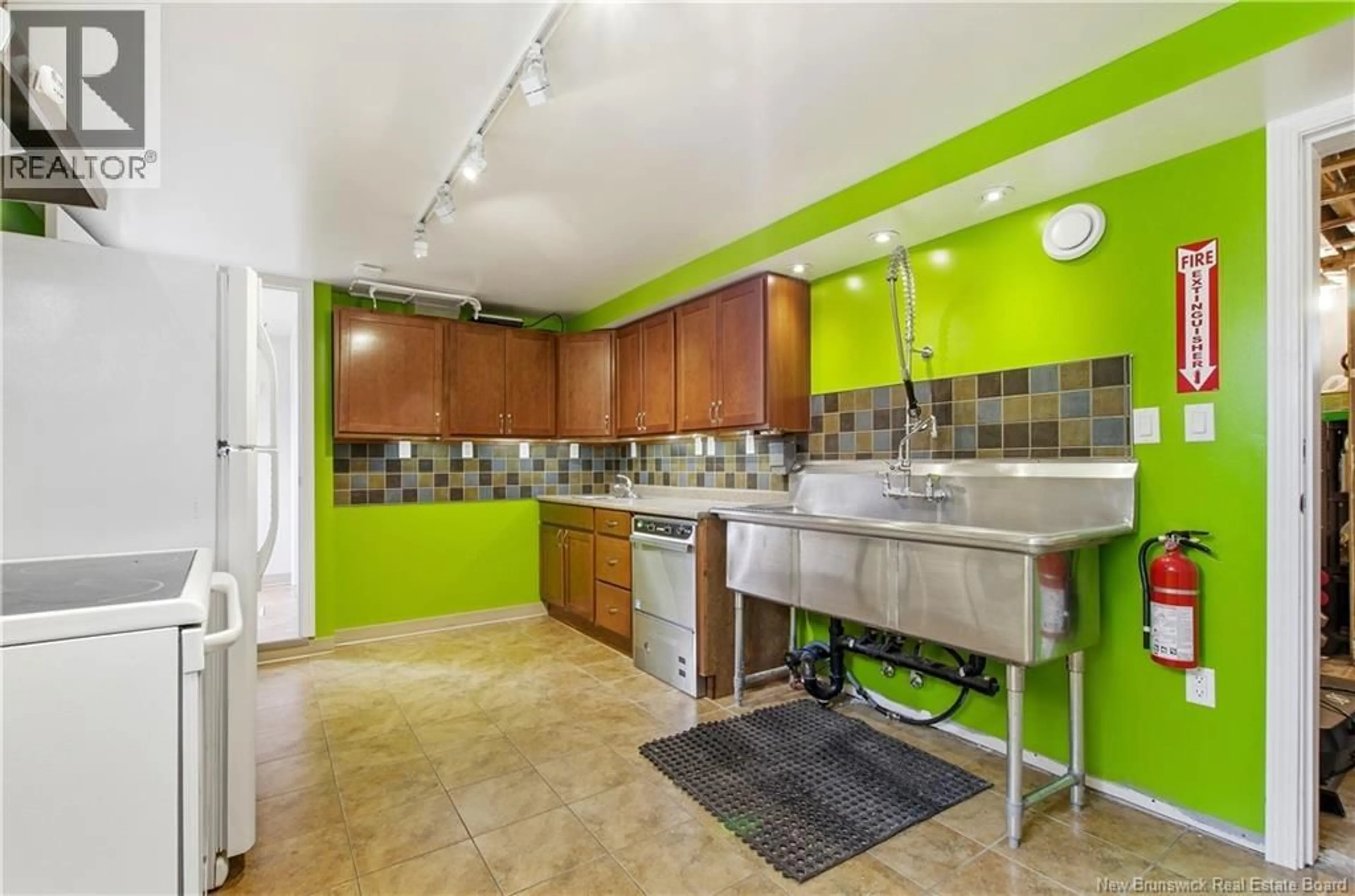 Standard kitchen, ceramic/tile floor for 17 HOLLYBROOK STREET, Marysville New Brunswick E3A4N8