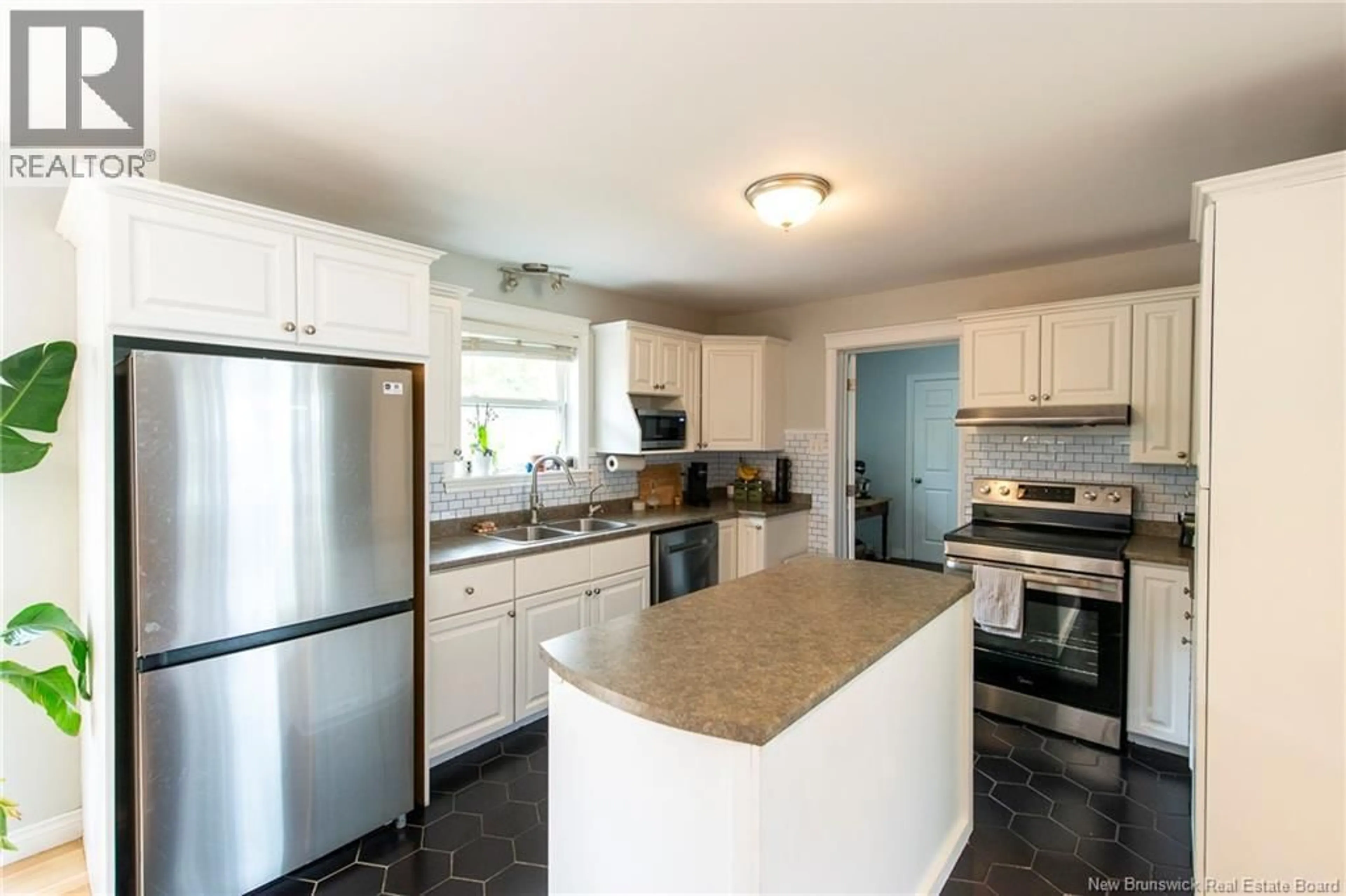 Open concept kitchen, unknown for 10 QUEENSBURY DRIVE, Quispamsis New Brunswick E2E5B5