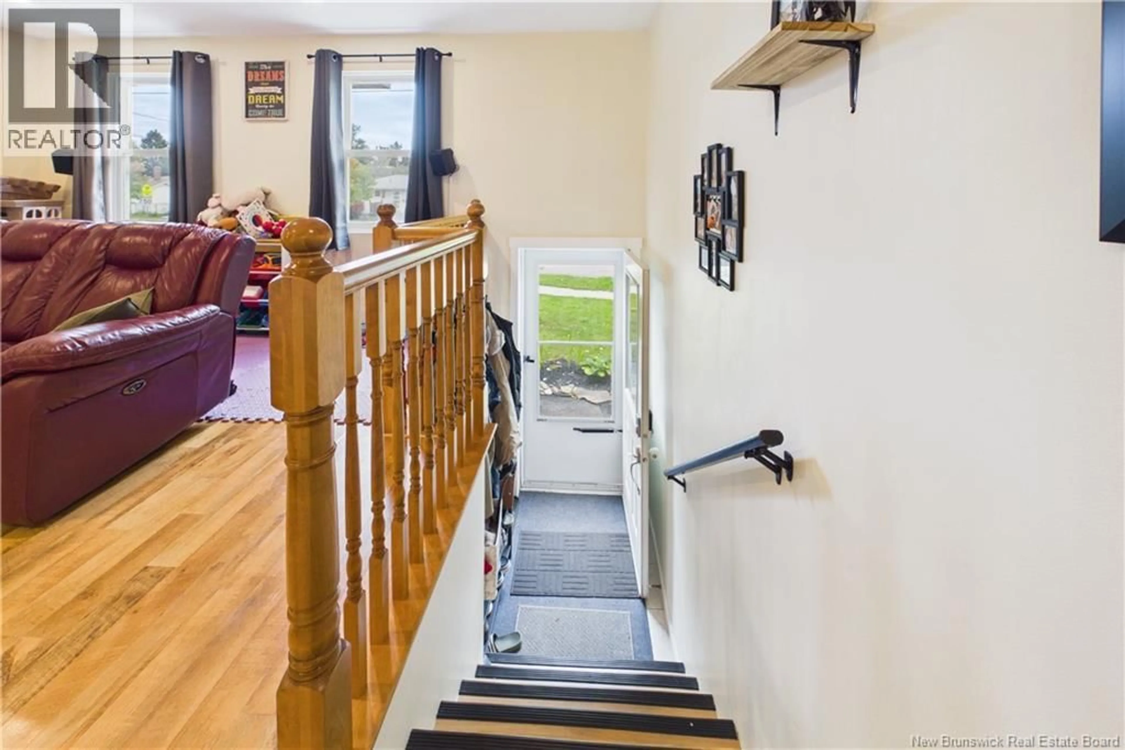 Indoor foyer for 84 GLENCOE DRIVE, Moncton New Brunswick E1A6P6
