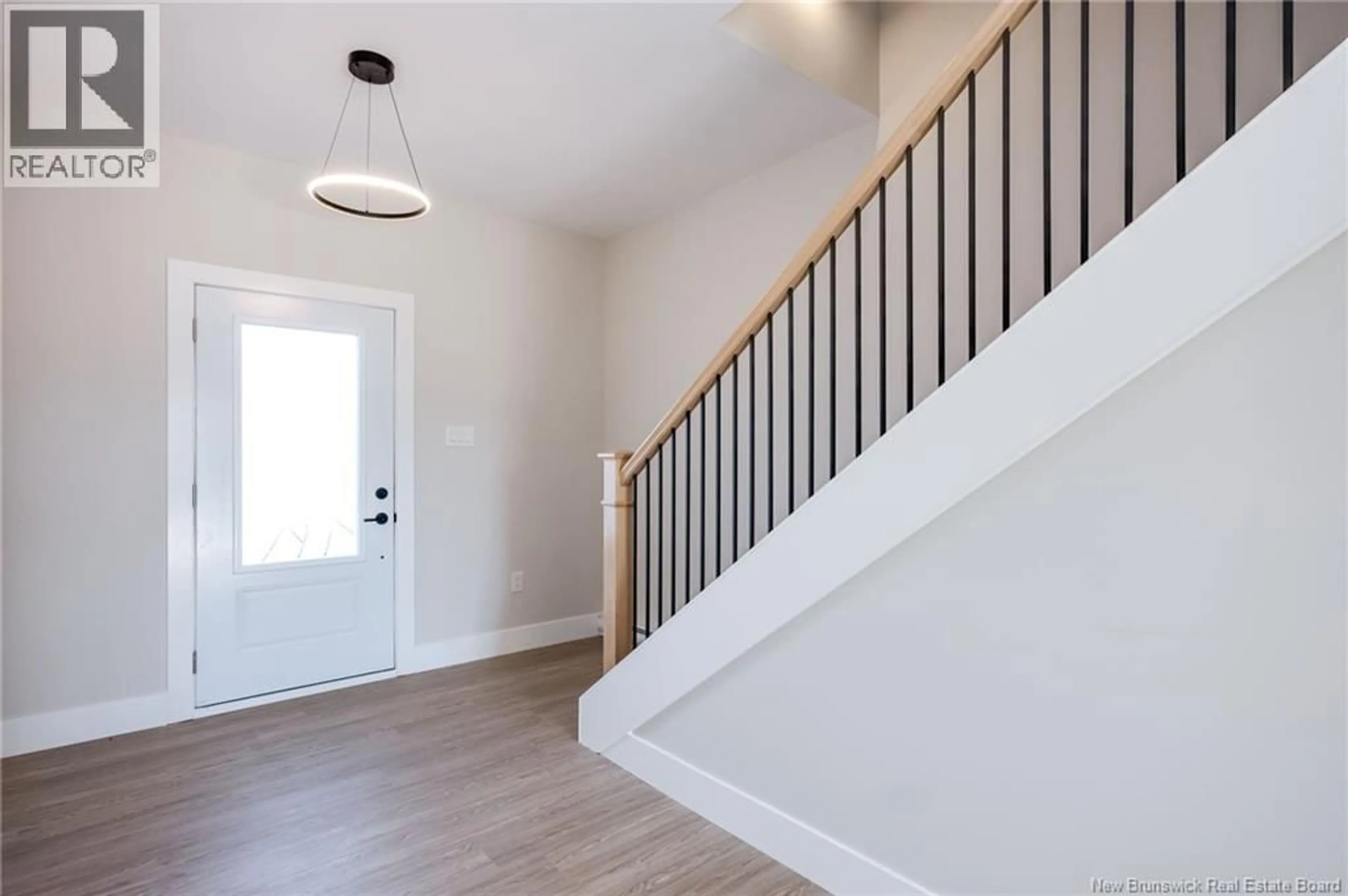 Indoor entryway for 38 OCEAN DRIVE, Saint John New Brunswick E2P1G4