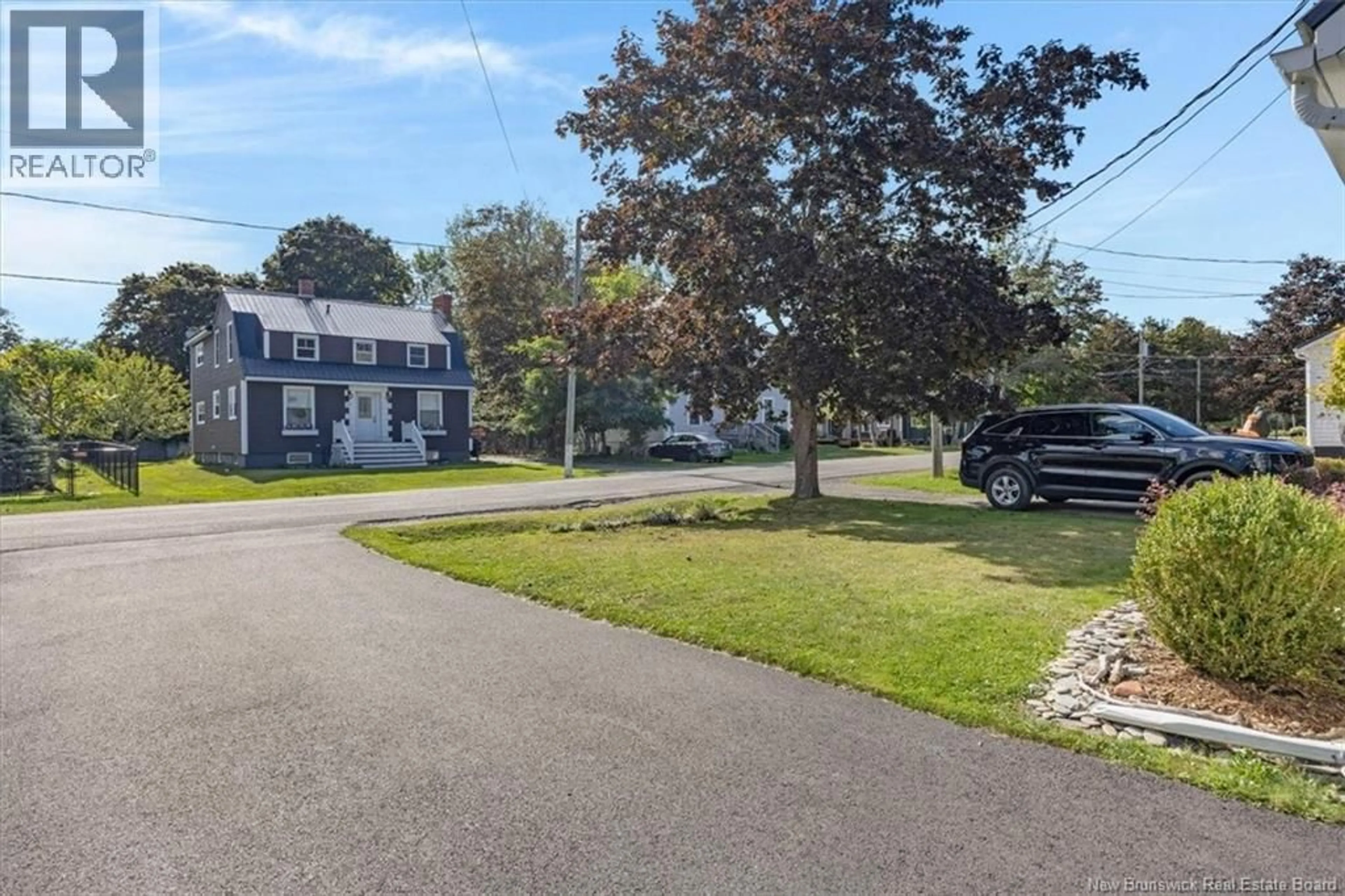 A pic from outside/outdoor area/front of a property/back of a property/a pic from drone, street for 318 PARR STREET, Saint Andrews New Brunswick E5B1M6