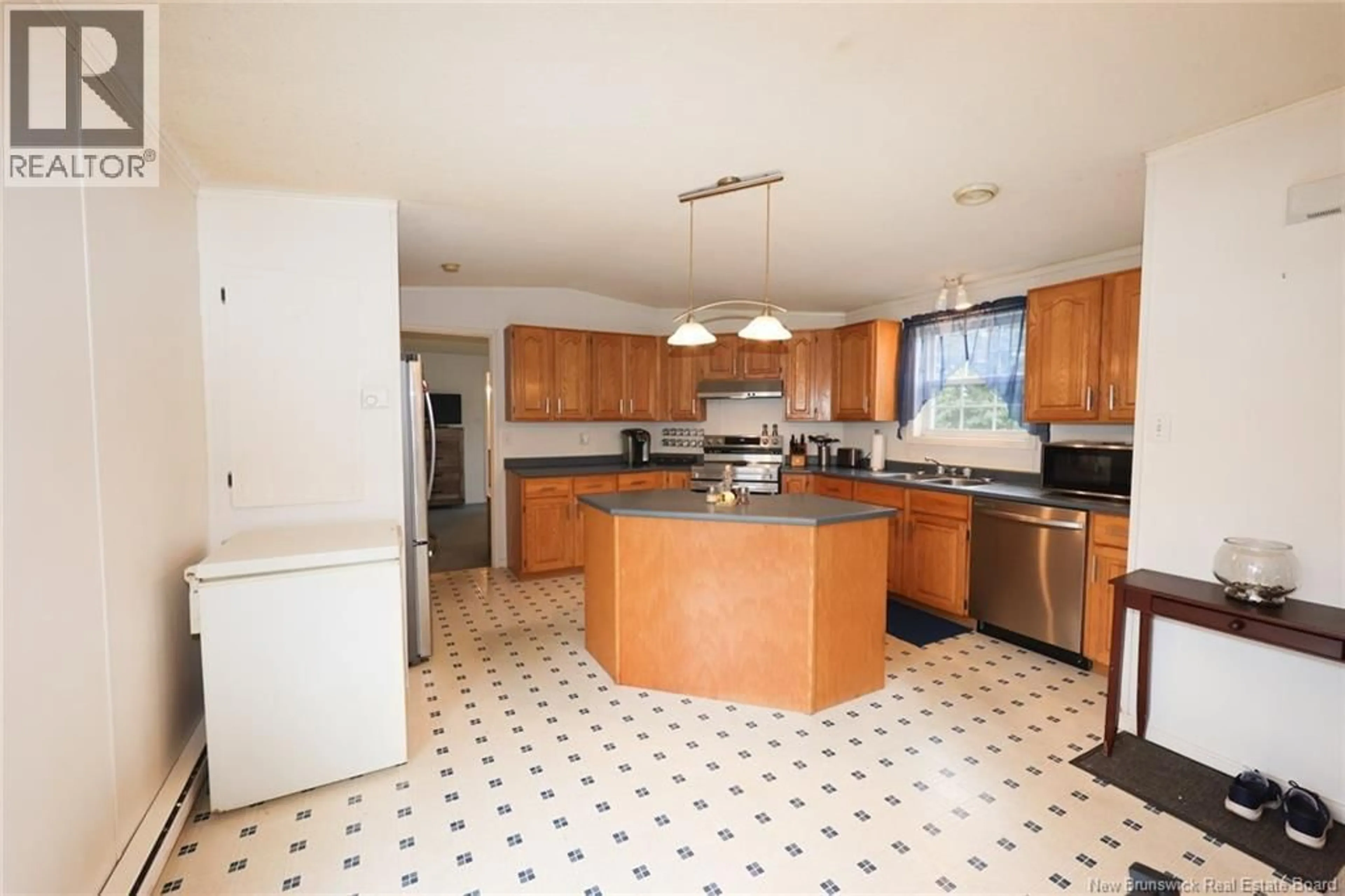 Standard kitchen, ceramic/tile floor for 39 TODD STREET, Fredericton New Brunswick E3C2M9