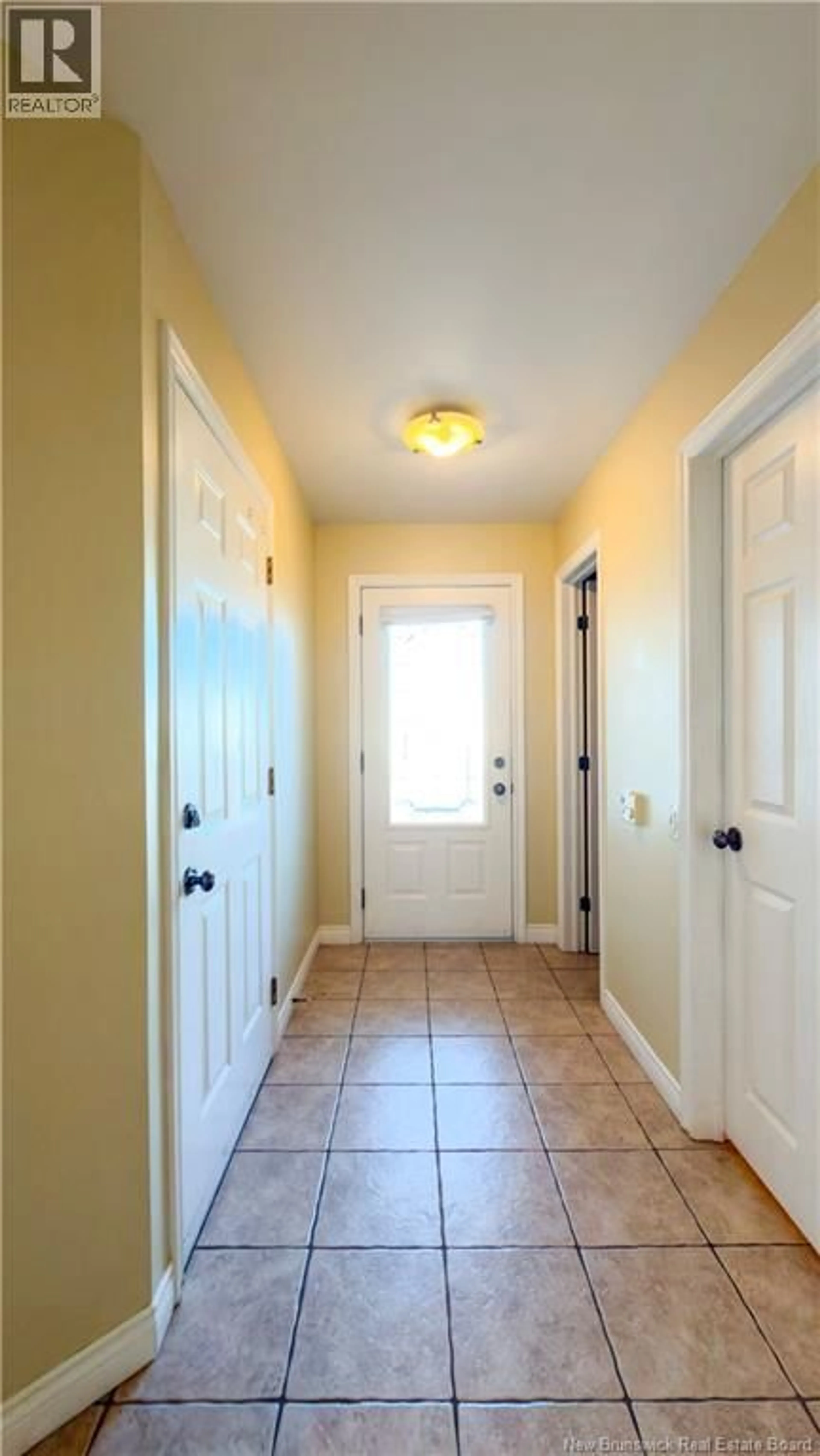 Indoor entryway for 100 FIRMIN CRESCENT, Dieppe New Brunswick E1A8G2
