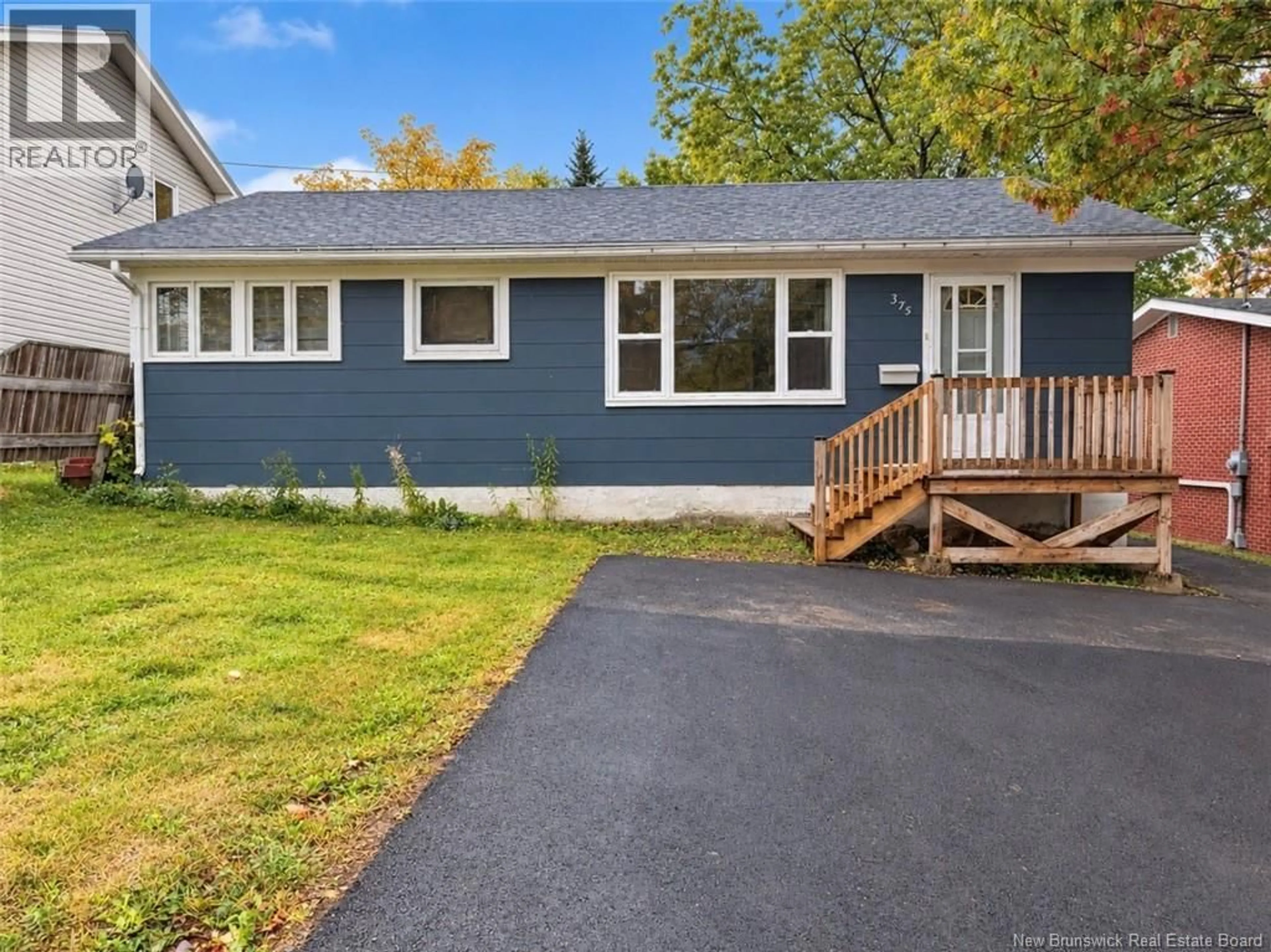 Home with vinyl exterior material, street for 375 ST ANNE, Bathurst New Brunswick E2A2N3