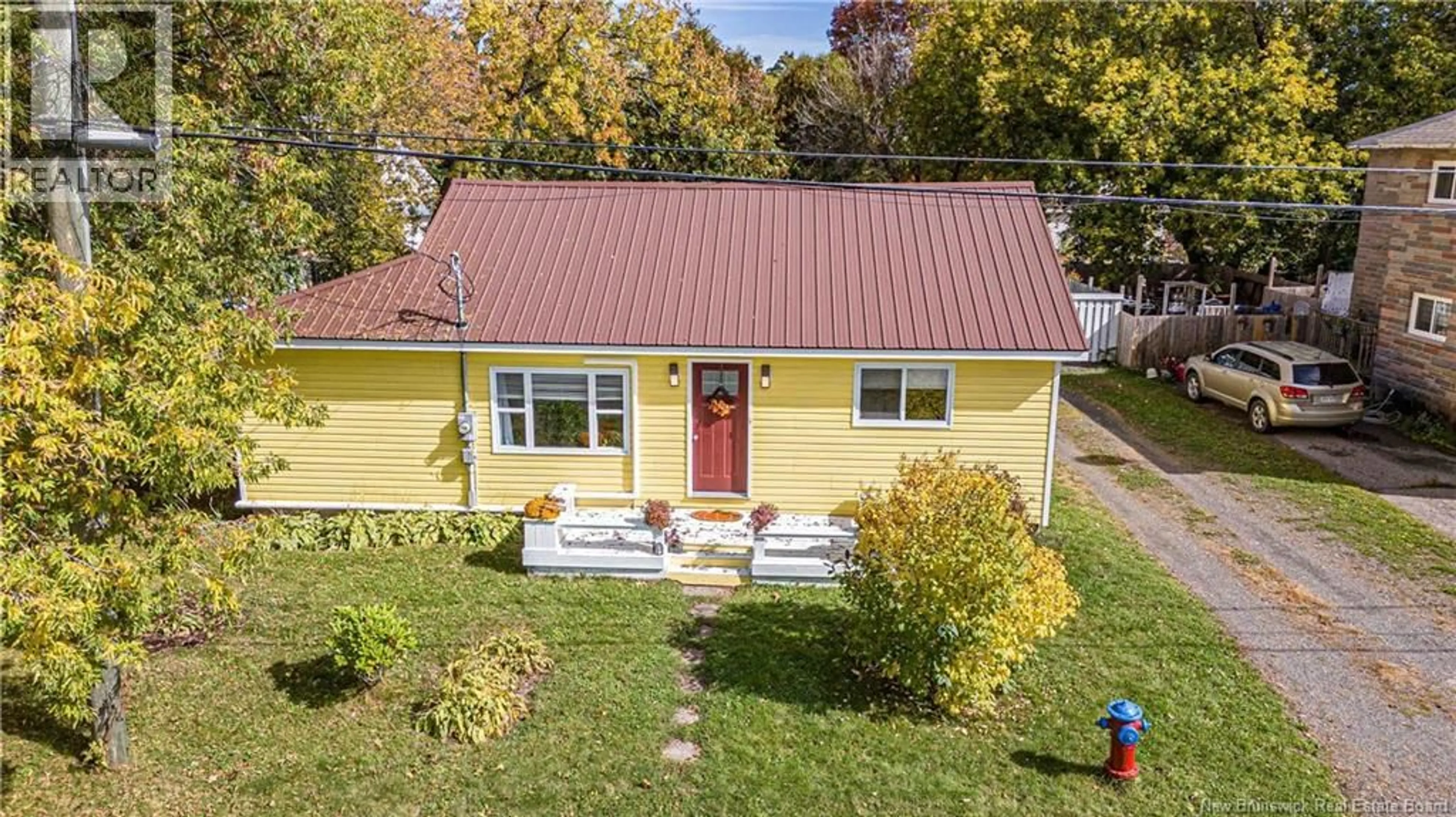 A pic from outside/outdoor area/front of a property/back of a property/a pic from drone, street for 19 VICTORY AVENUE, Fredericton New Brunswick E3A3V6