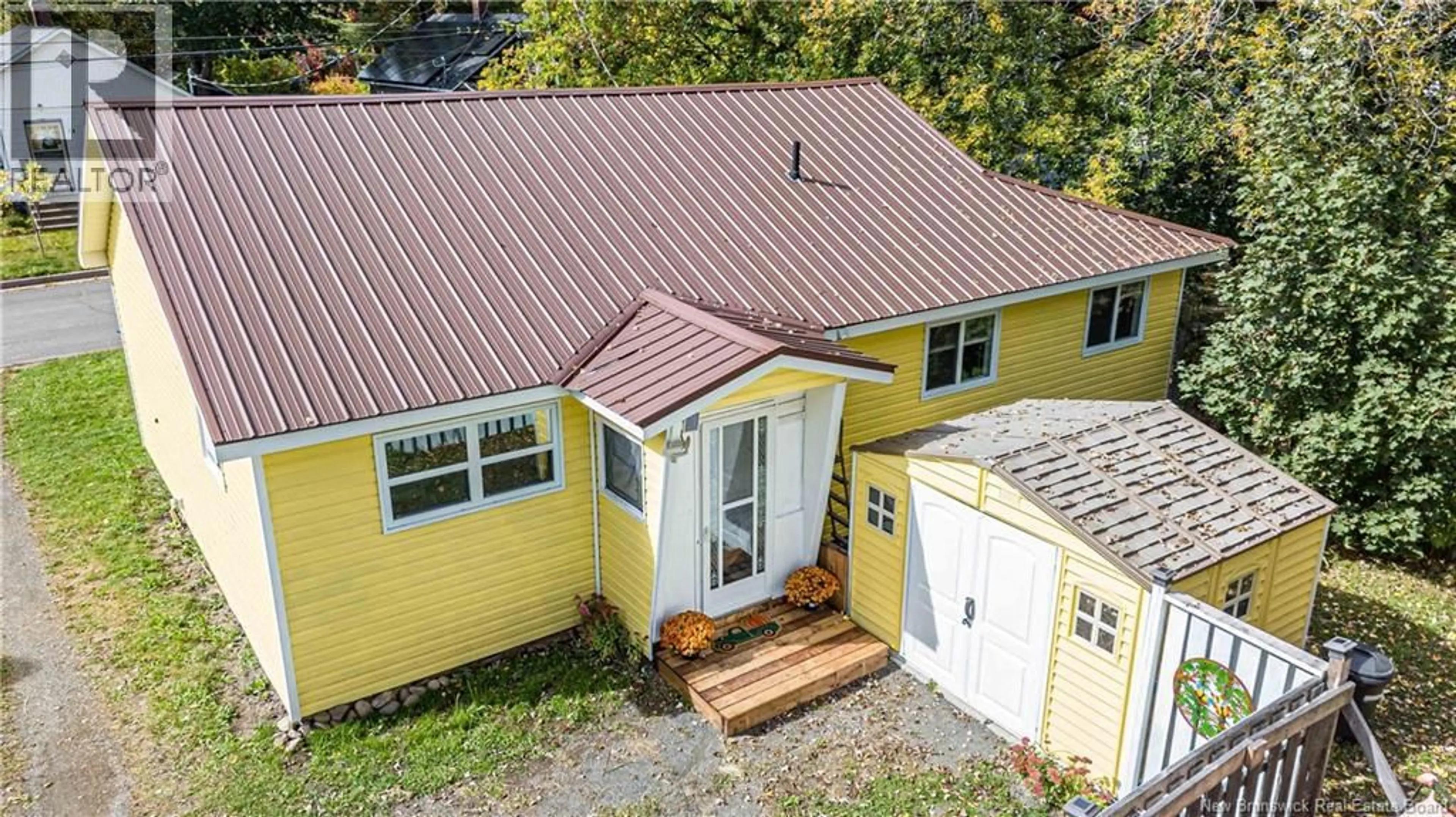 A pic from outside/outdoor area/front of a property/back of a property/a pic from drone, street for 19 VICTORY AVENUE, Fredericton New Brunswick E3A3V6