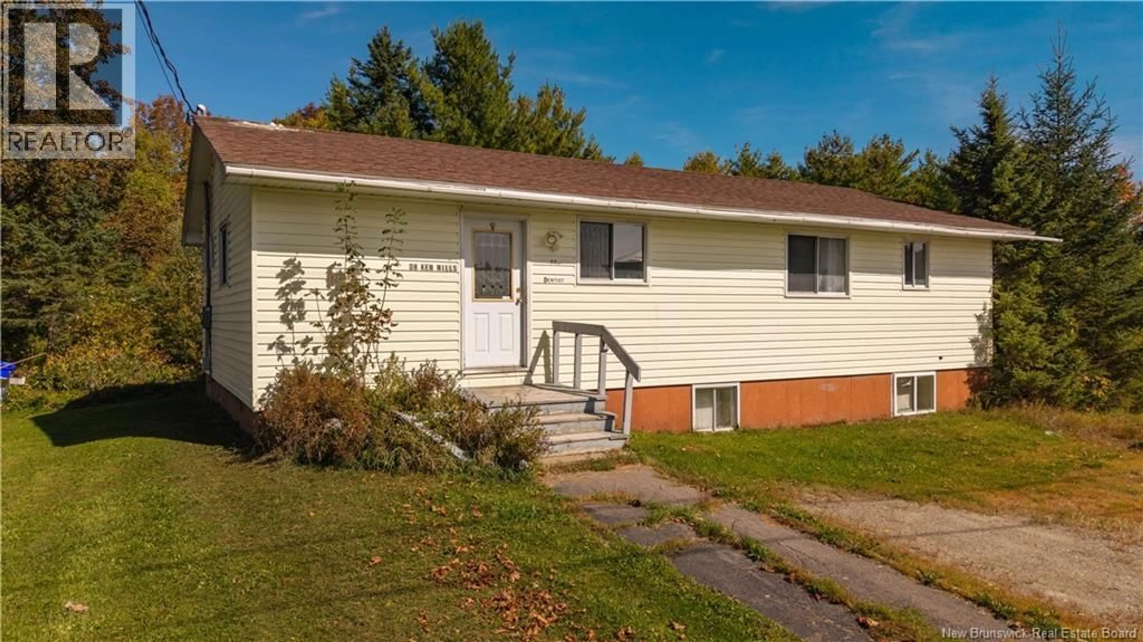 Home with vinyl exterior material, street for 33 VICTIORA STREET, St. Stephen New Brunswick E3L2S5