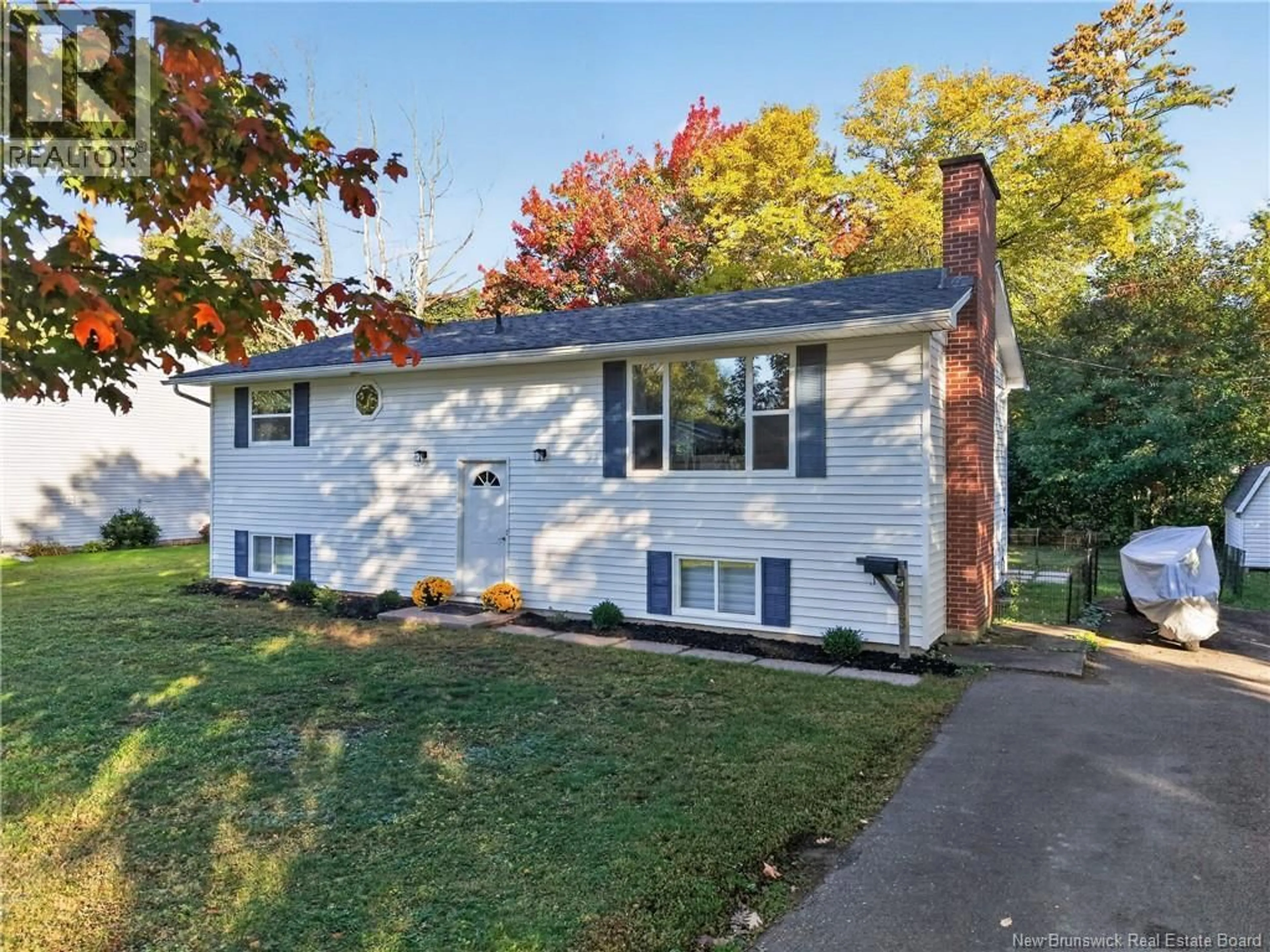 Home with vinyl exterior material, street for 133 WILLIS STREET, Fredericton New Brunswick E3A1J2