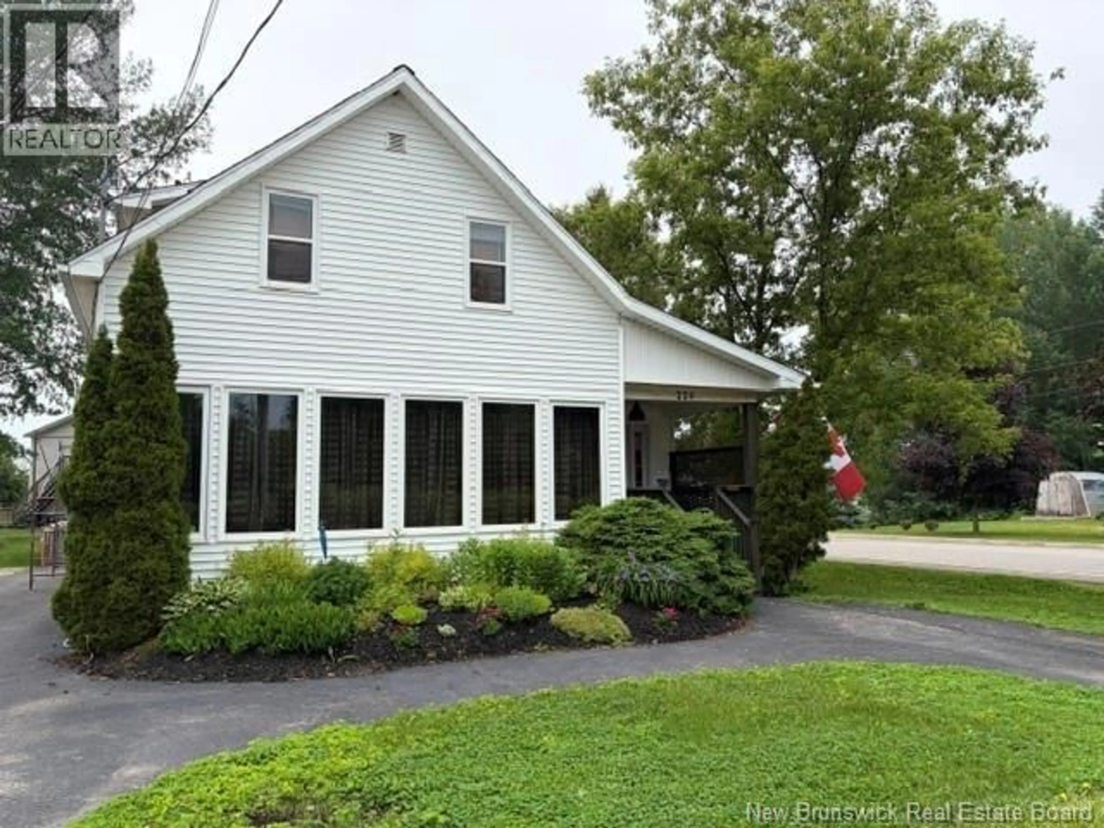 Home with vinyl exterior material, street for 220 MAPLE AVENUE, Sussex New Brunswick E4E2N2