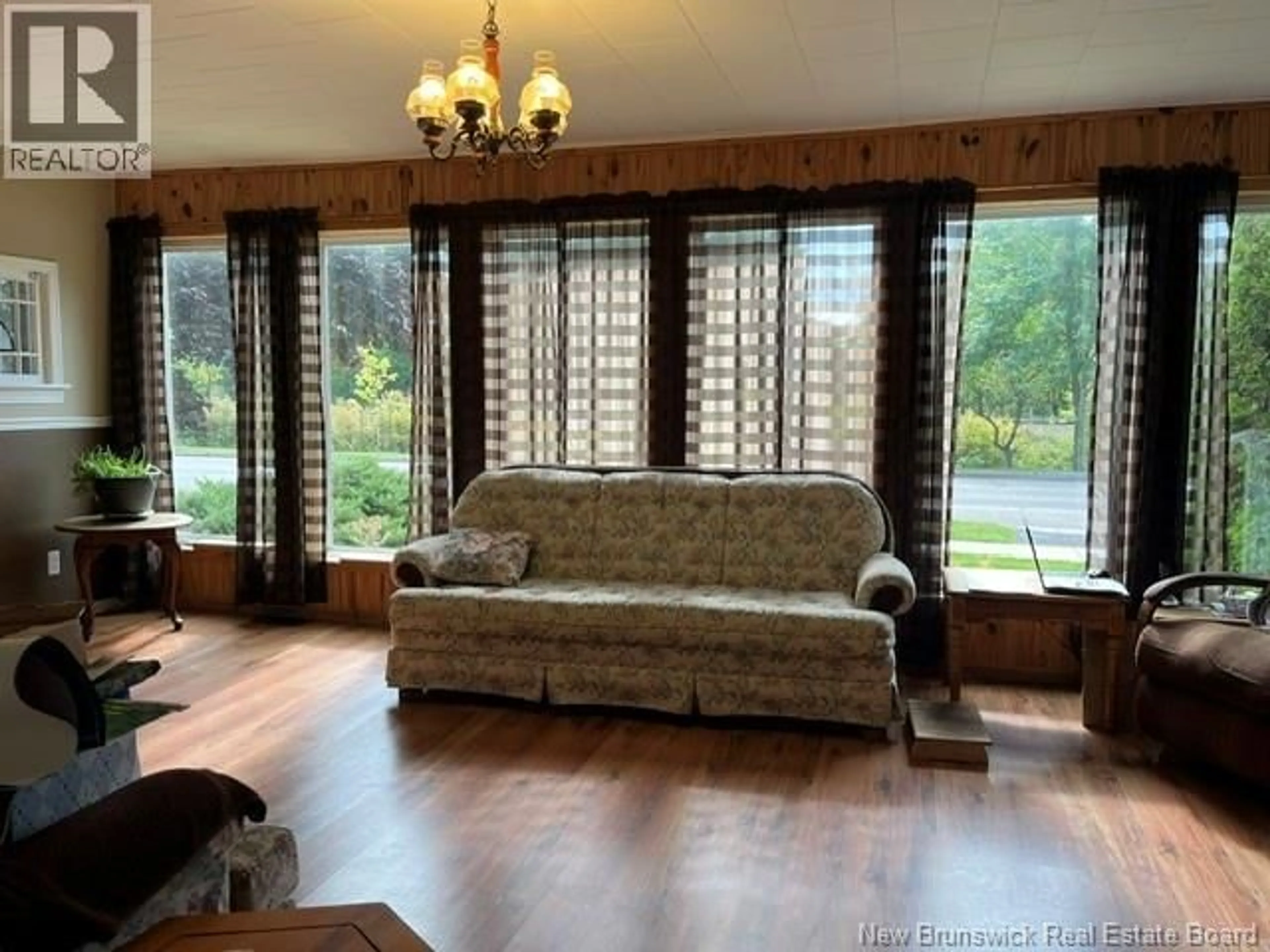 Living room with furniture, wood/laminate floor for 220 MAPLE AVENUE, Sussex New Brunswick E4E2N2