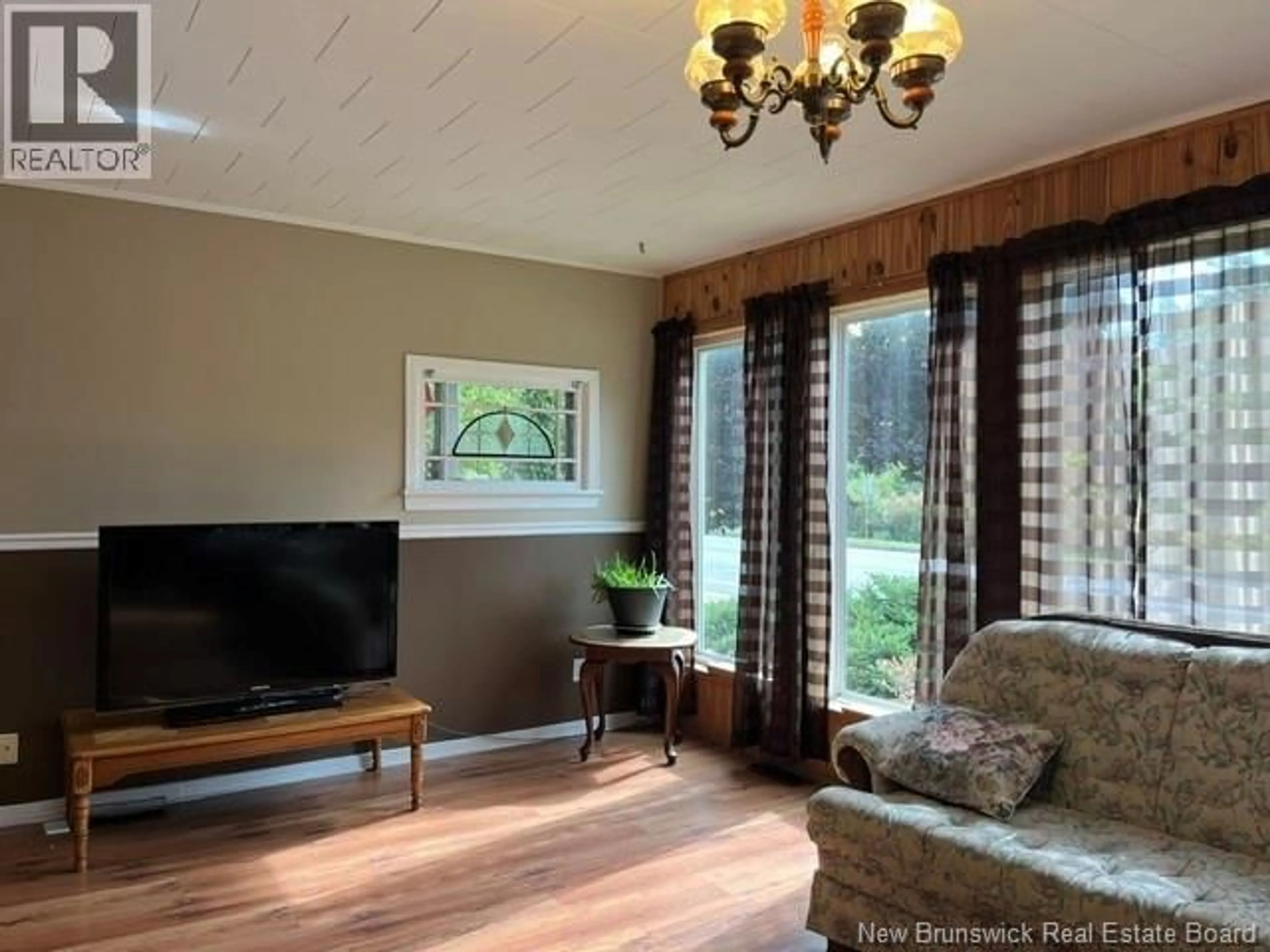 Living room with furniture, wood/laminate floor for 220 MAPLE AVENUE, Sussex New Brunswick E4E2N2
