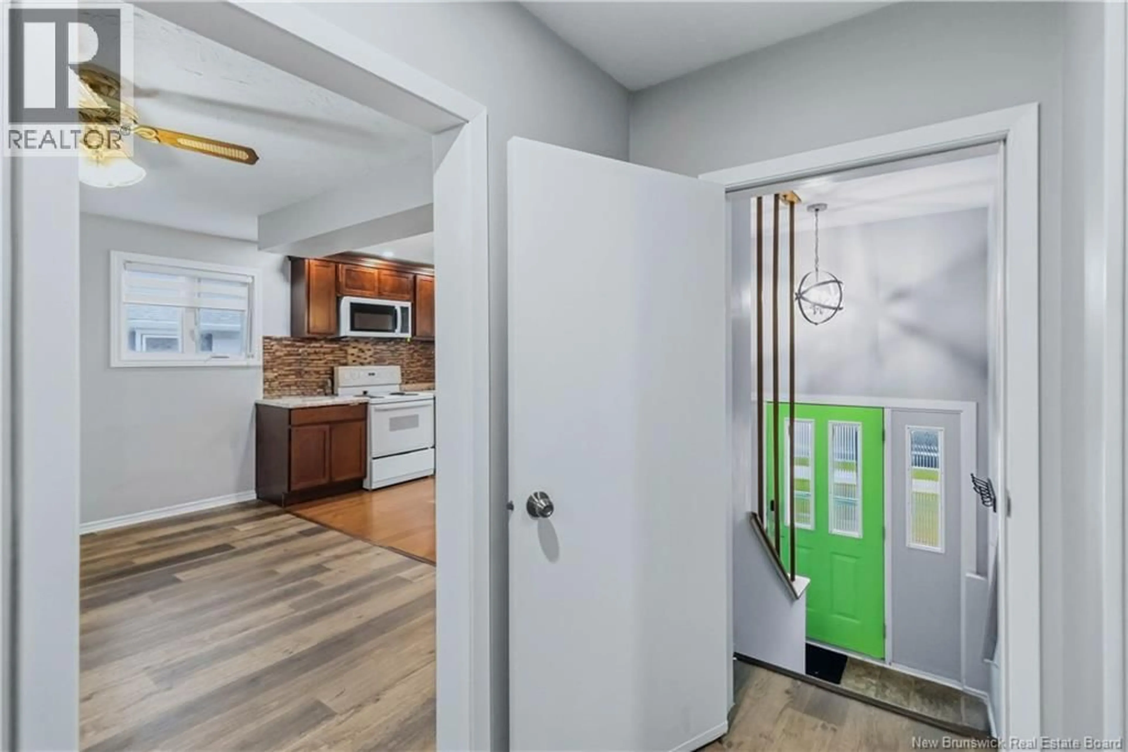 Indoor entryway for 7 JAMES STREET, Moncton New Brunswick E1C3Z8