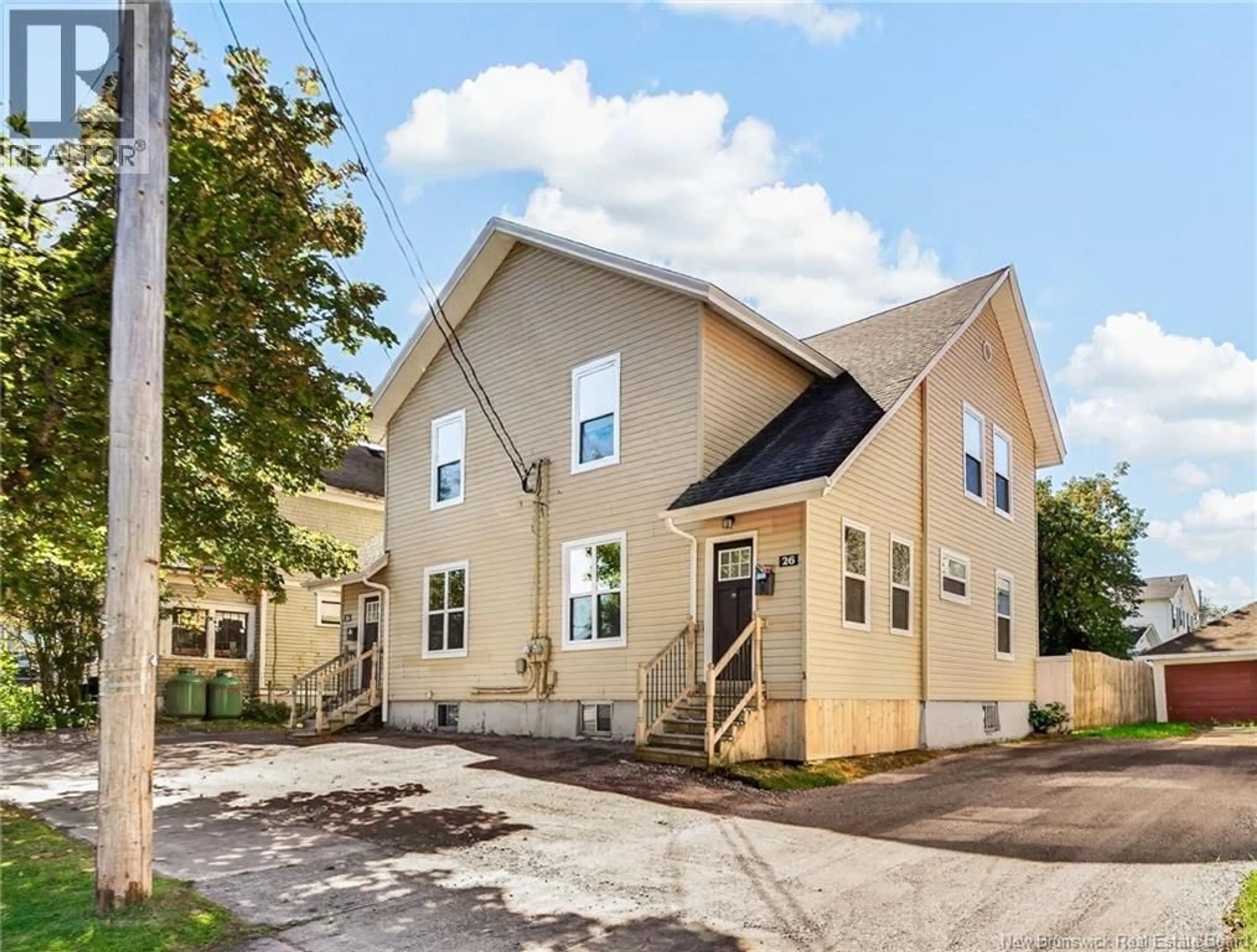 Home with vinyl exterior material, building for 24-26 HENRY, Moncton New Brunswick E1C5B7