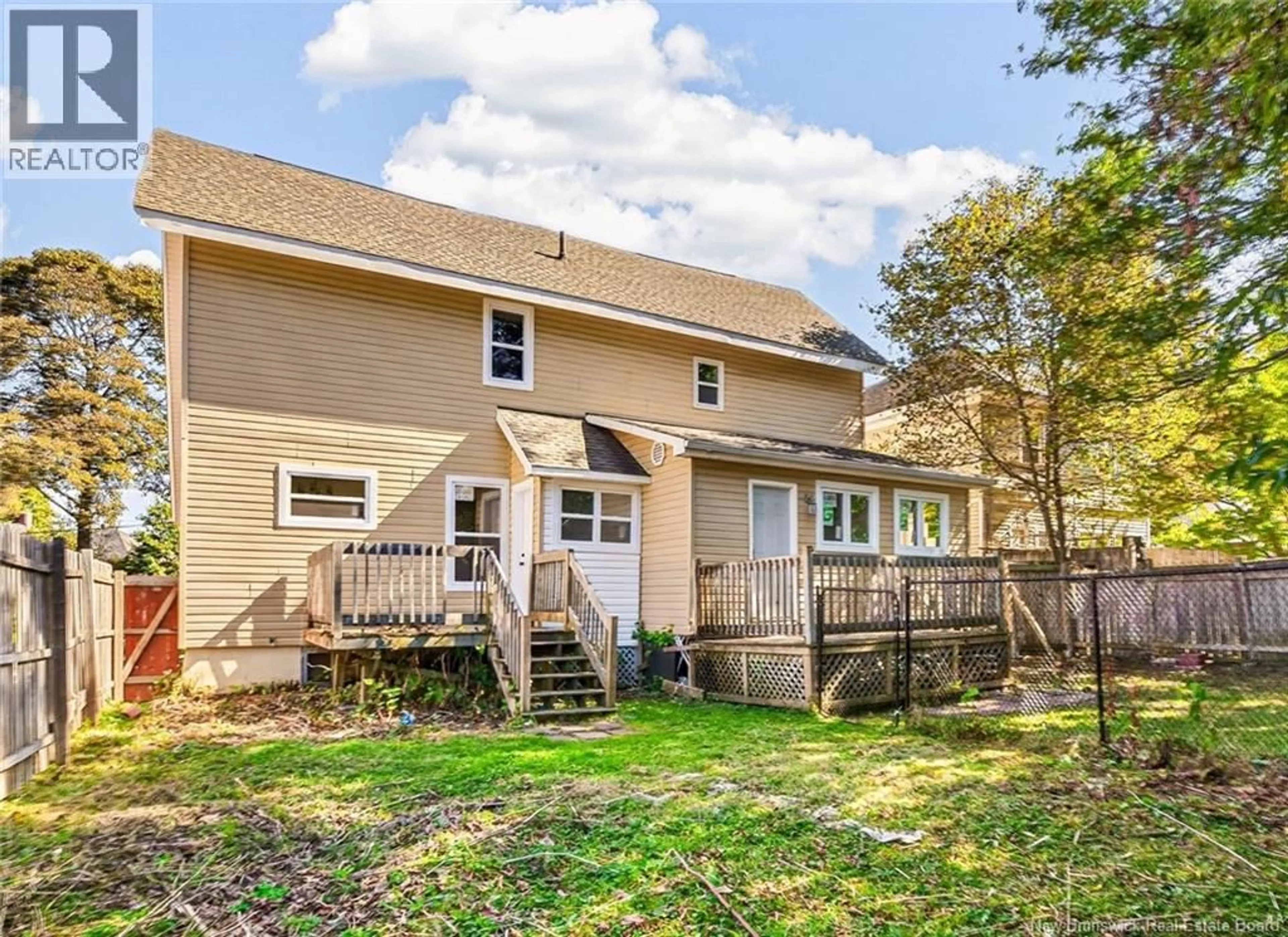 Home with vinyl exterior material, unknown for 24-26 HENRY, Moncton New Brunswick E1C5B7