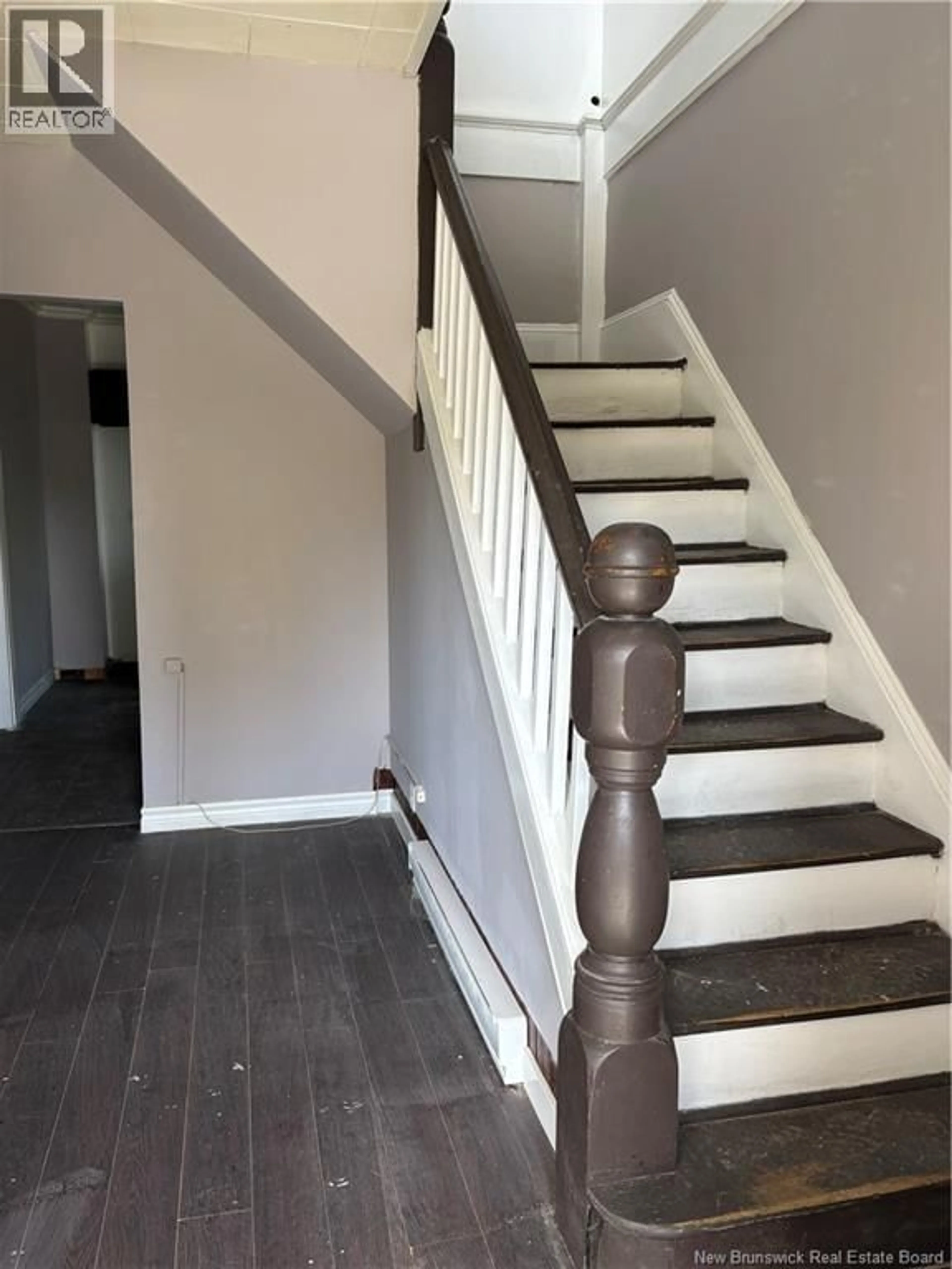 Stairs for 560 QUEEN STREET, Bathurst New Brunswick E2A2J7