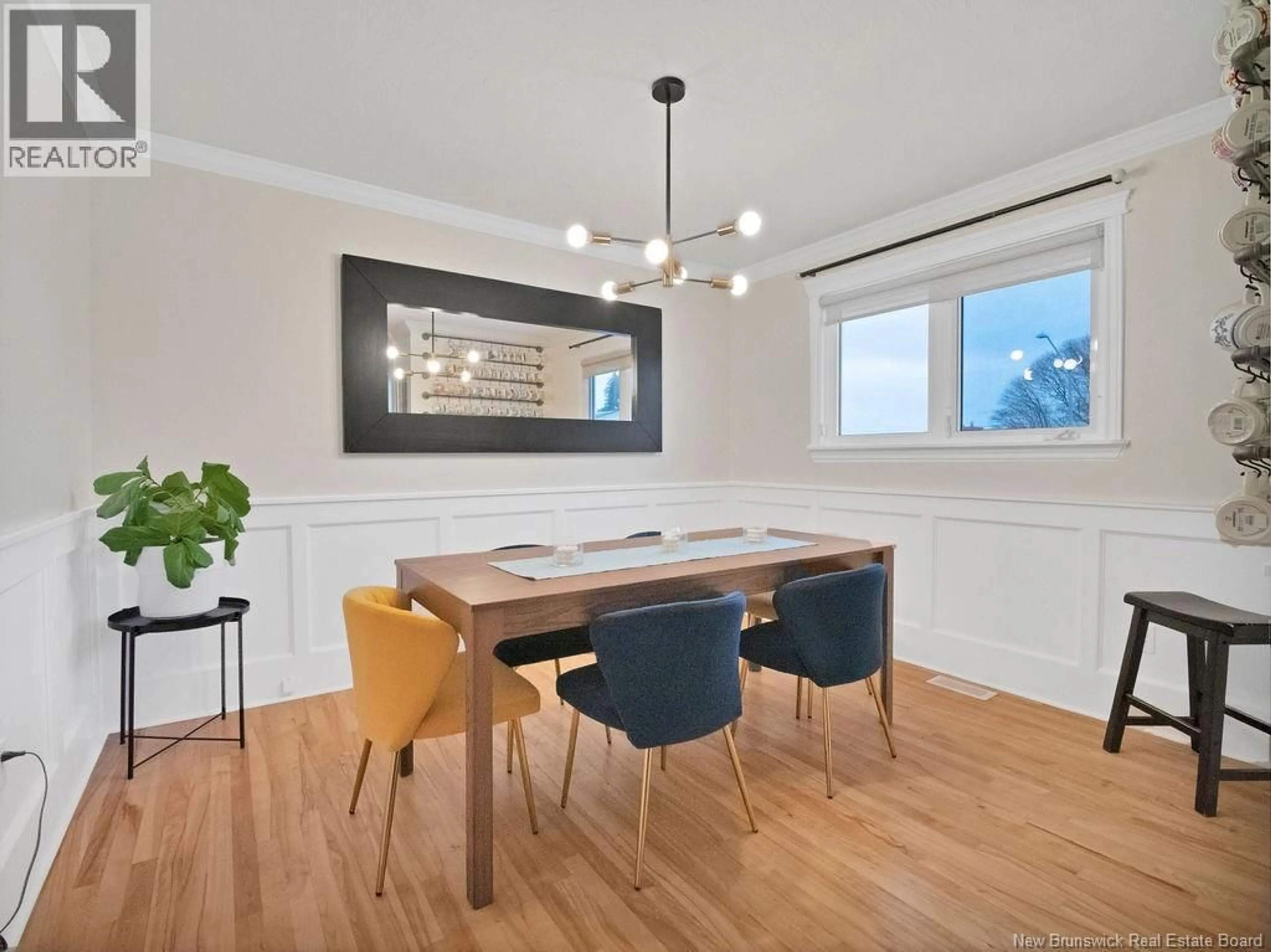 Dining room, wood/laminate floor for 27 ALPHONSE STREET, Shediac New Brunswick E4P1C9