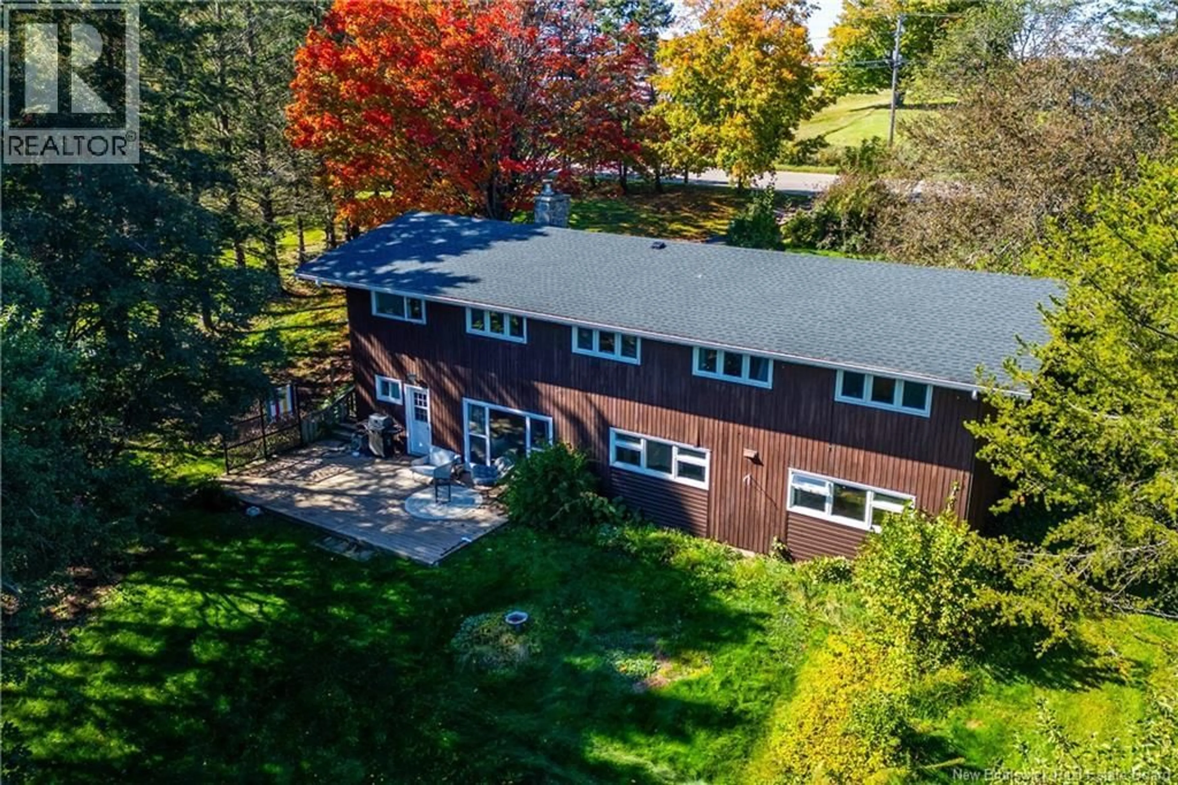 A pic from outside/outdoor area/front of a property/back of a property/a pic from drone, building for 281 MAIN STREET, Sackville New Brunswick E4L3H2