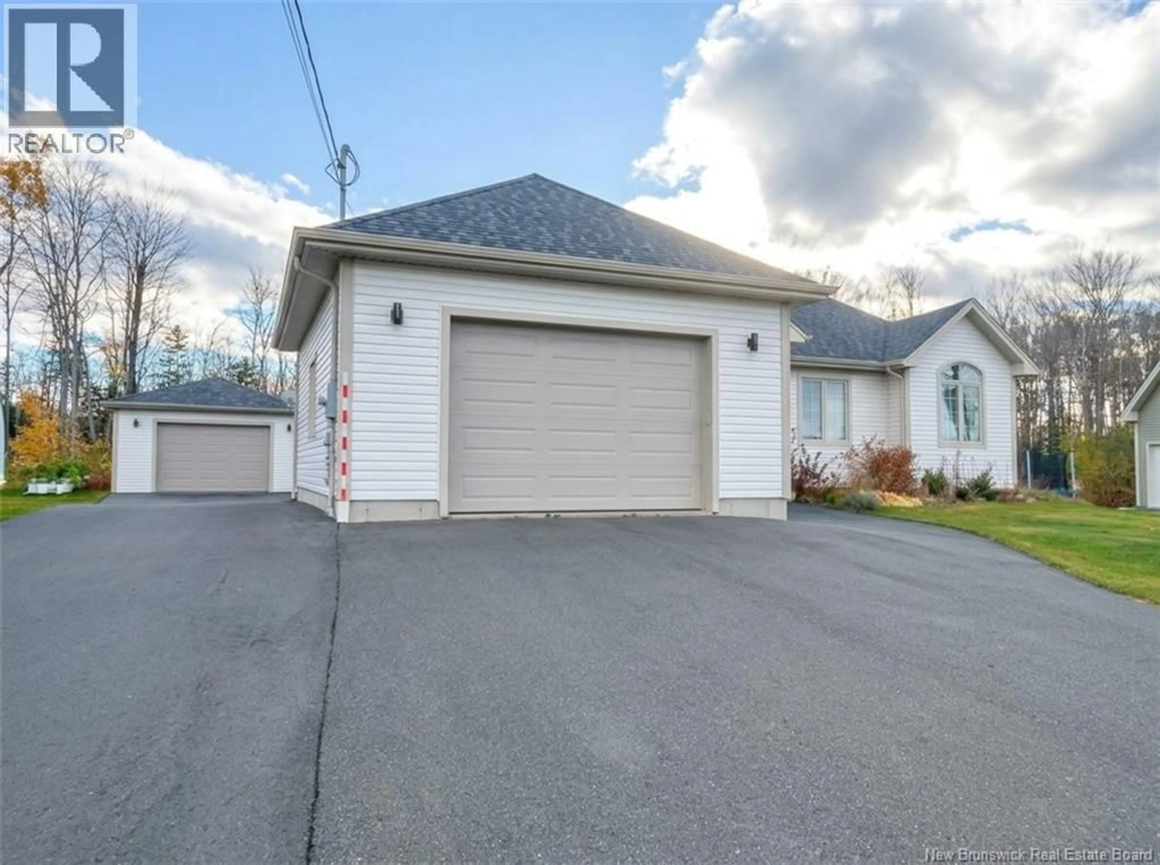 Indoor garage for 37 GUY STREET, Shediac New Brunswick E4P0L5
