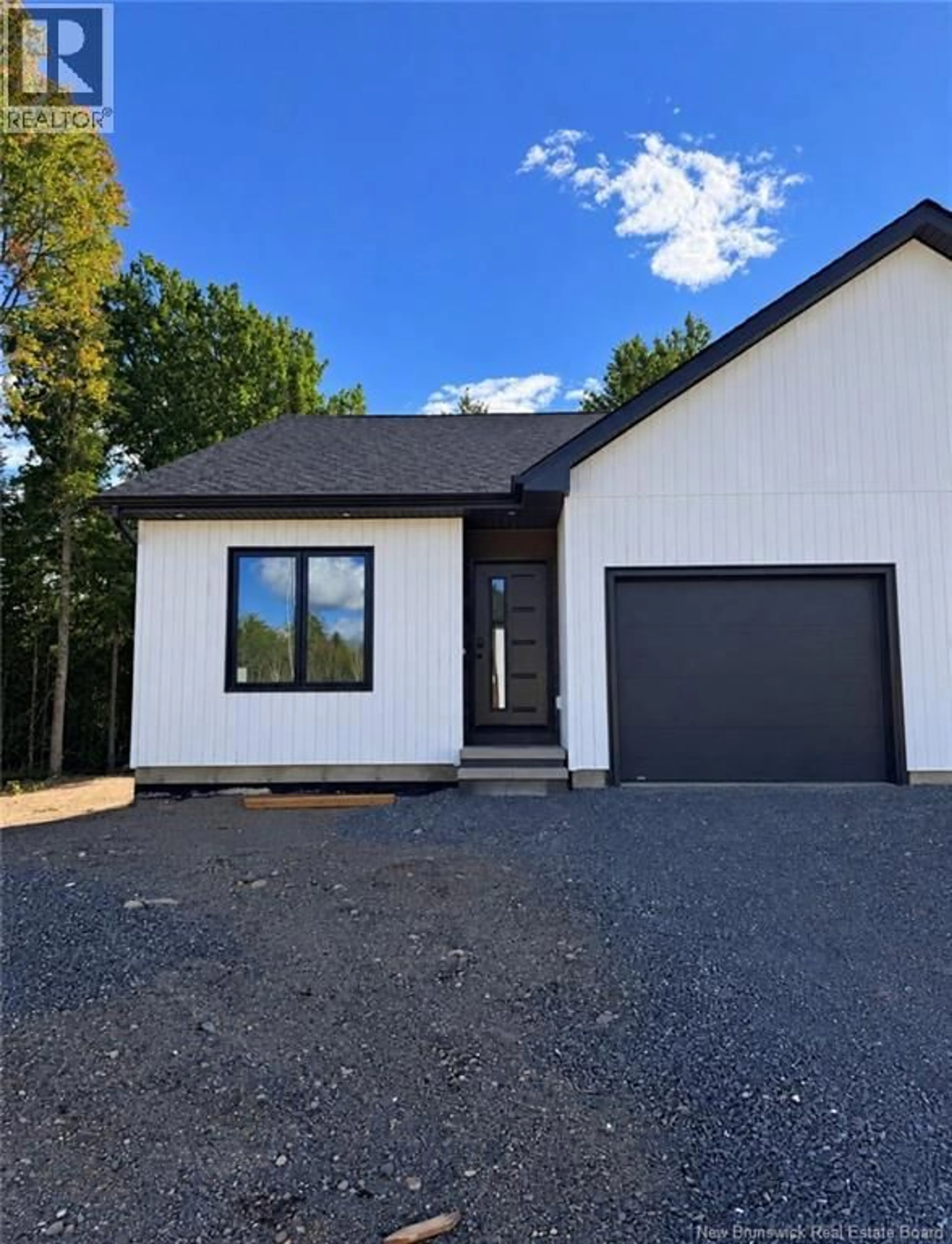 Home with vinyl exterior material, street for 31 TERRY FOX DRIVE, Oromocto New Brunswick E2V0P6
