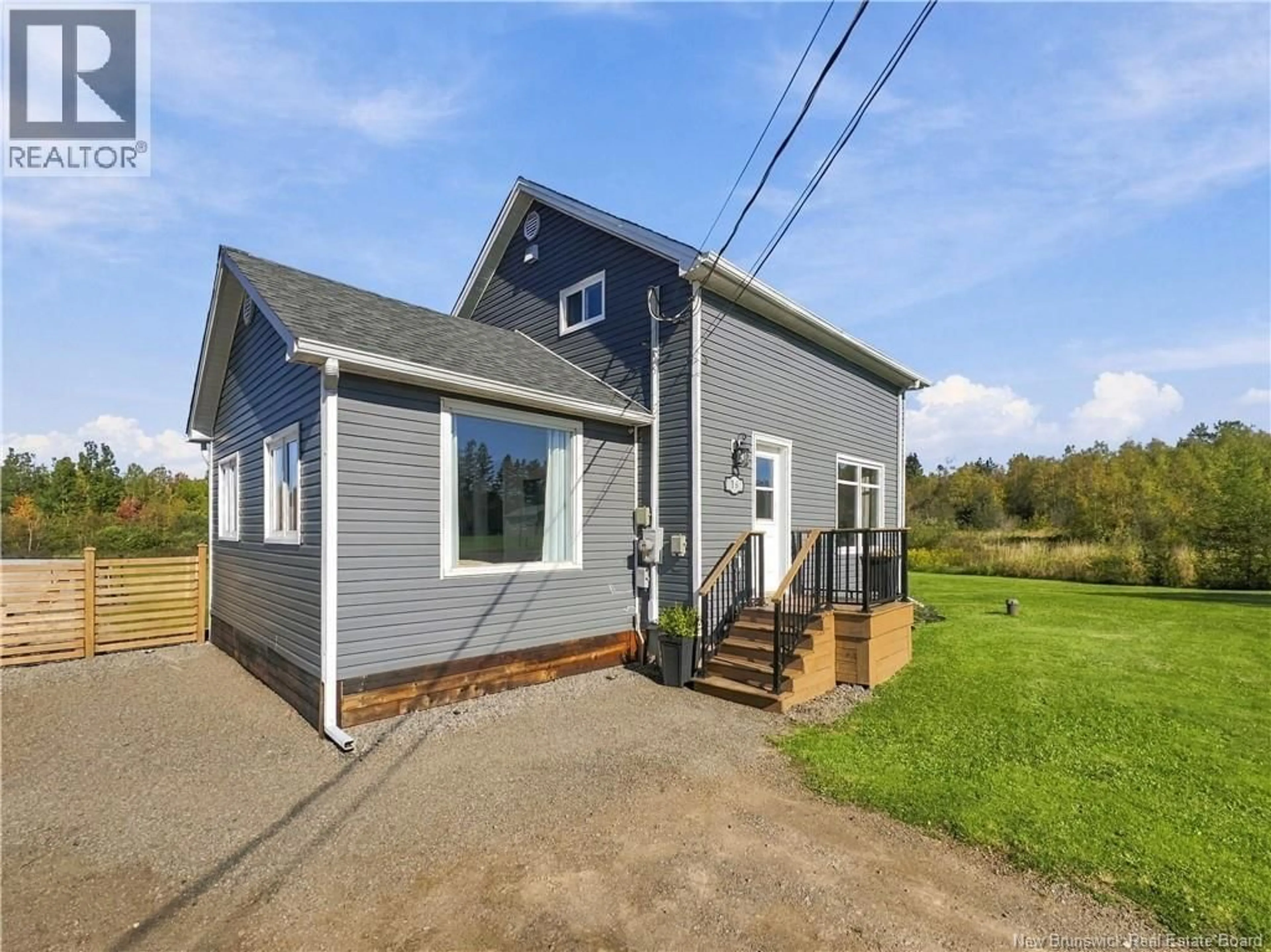 Home with vinyl exterior material, unknown for 16 MILLVIEW DRIVE, Lakeville New Brunswick E1H1A4