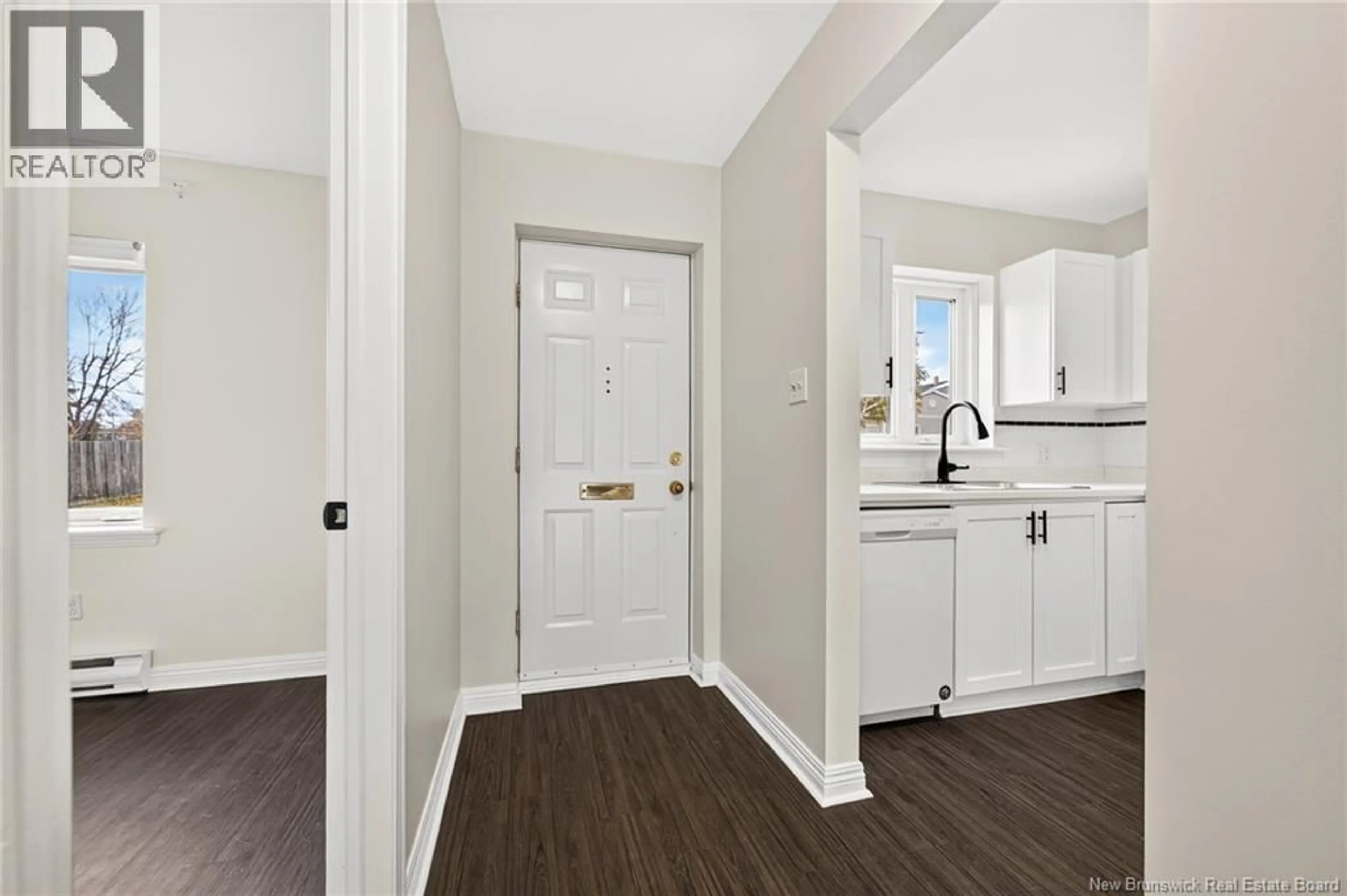 Indoor entryway for 18 - 84 SEAMAN STREET, Moncton New Brunswick E1A4B6