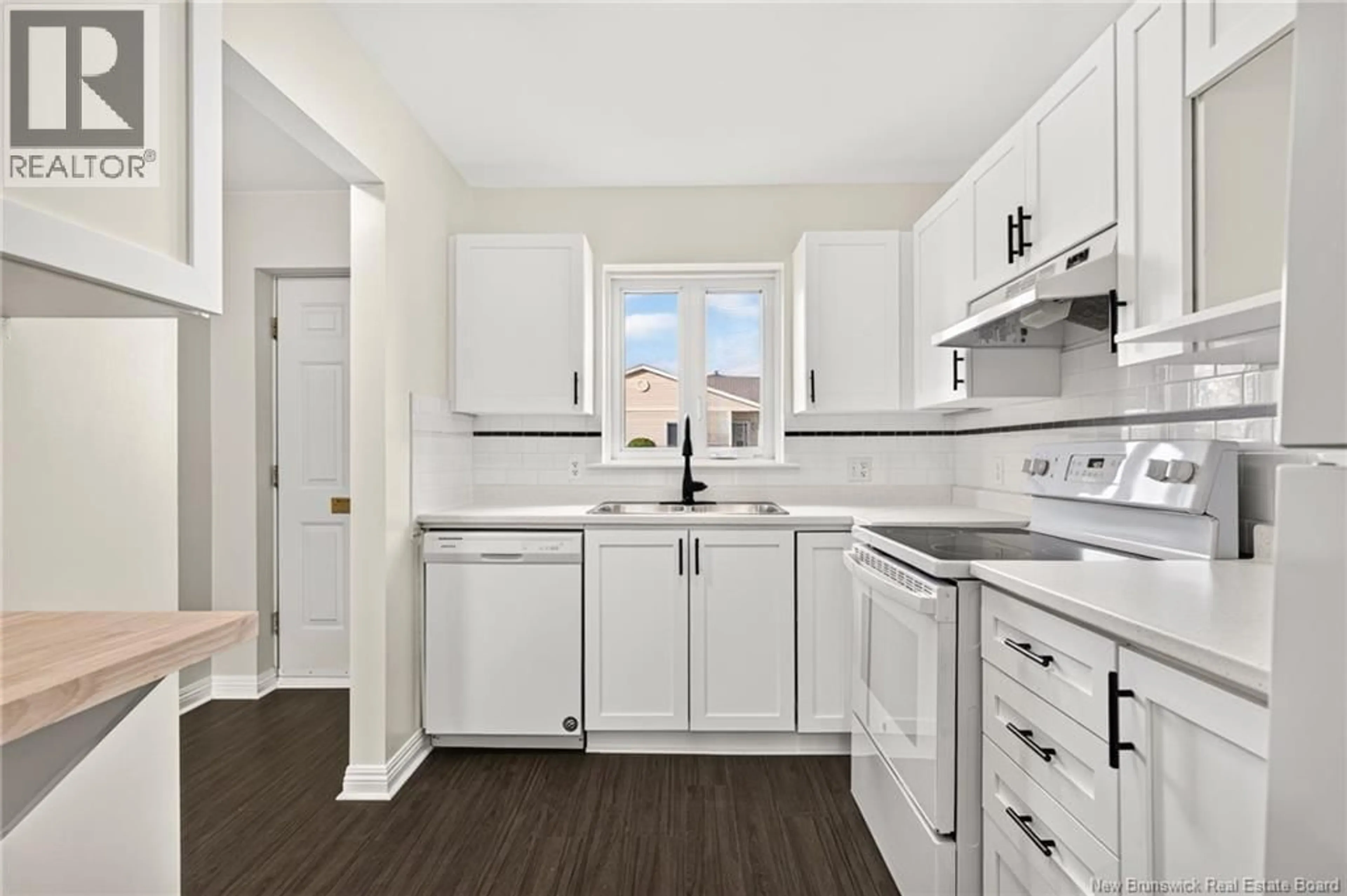 Standard kitchen, ceramic/tile floor for 18 - 84 SEAMAN STREET, Moncton New Brunswick E1A4B6