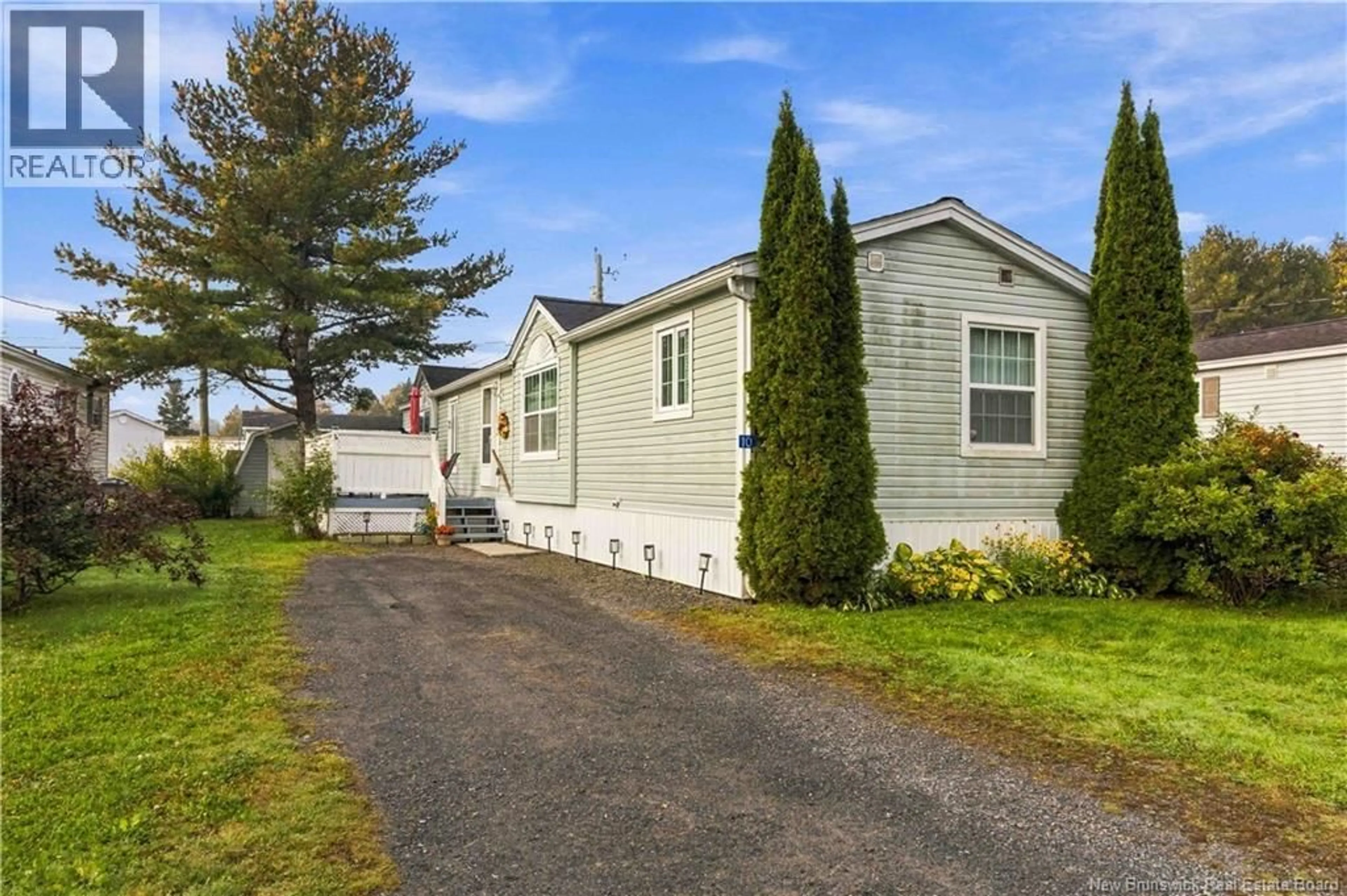 Home with vinyl exterior material, street for 10 NORTHRUP CRESCENT, Lincoln New Brunswick E3B6T7