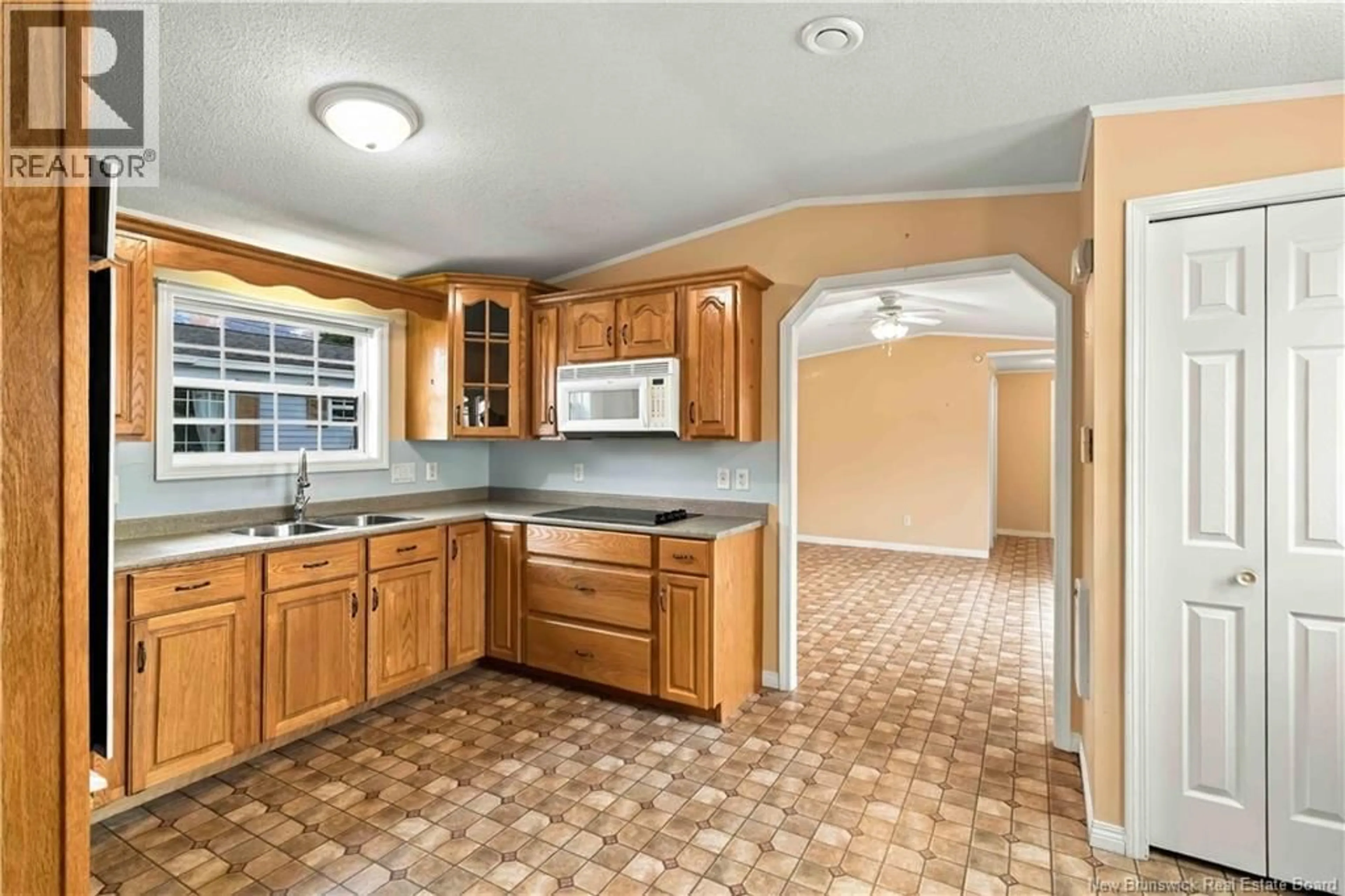 Standard kitchen, ceramic/tile floor for 10 NORTHRUP CRESCENT, Lincoln New Brunswick E3B6T7