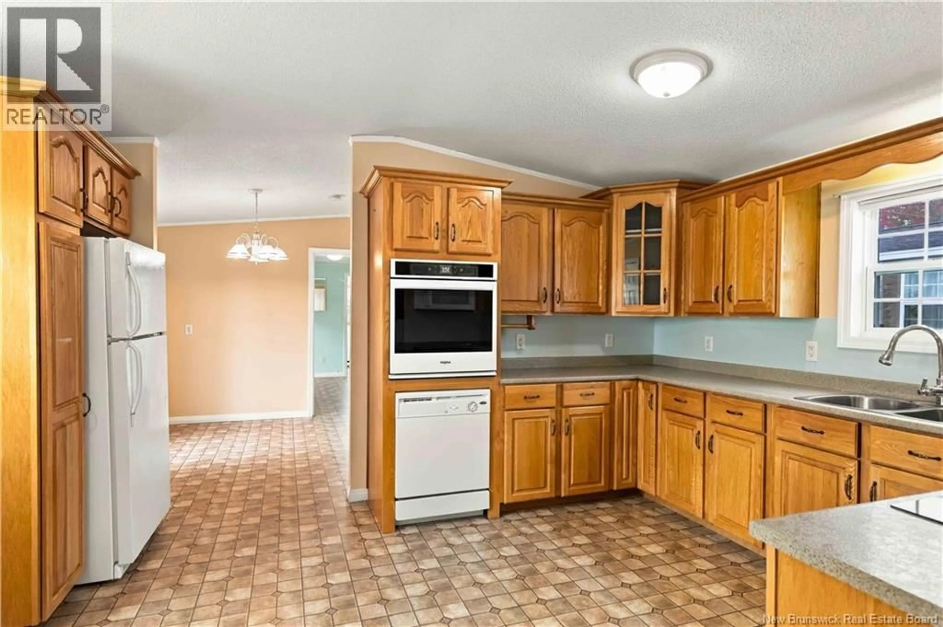 Standard kitchen, ceramic/tile floor for 10 NORTHRUP CRESCENT, Lincoln New Brunswick E3B6T7