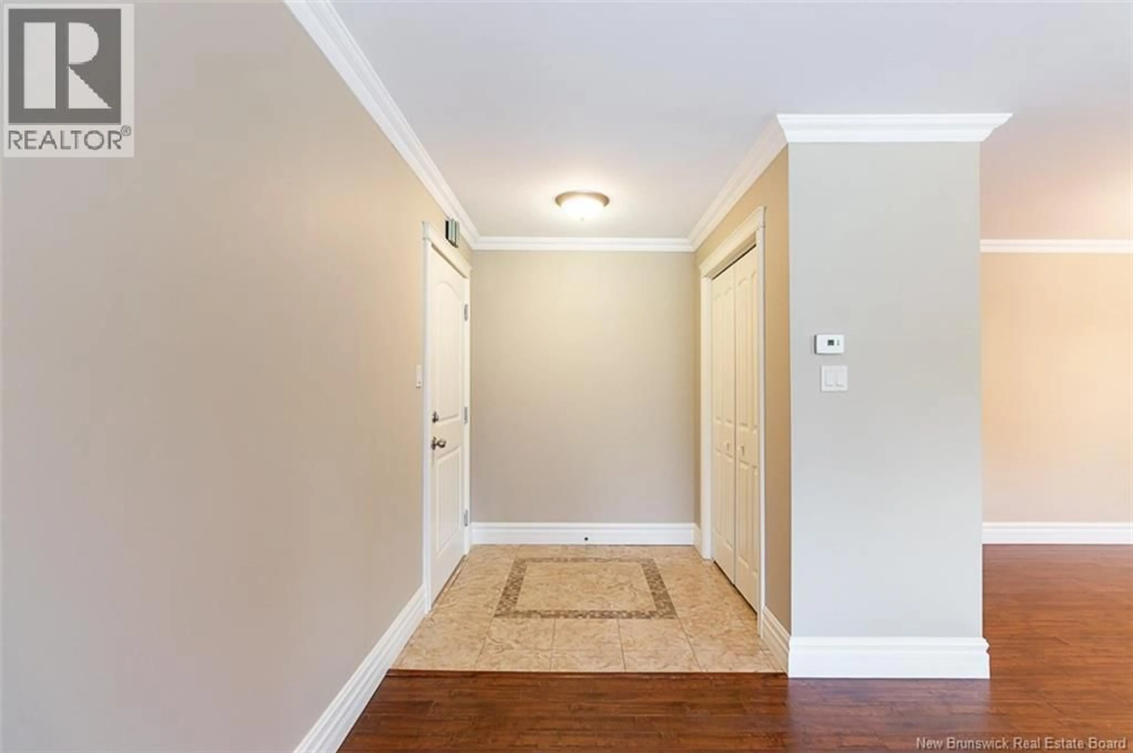 Indoor entryway for 203 - 98 PLEASANT STREET, Shediac New Brunswick E4P2L6