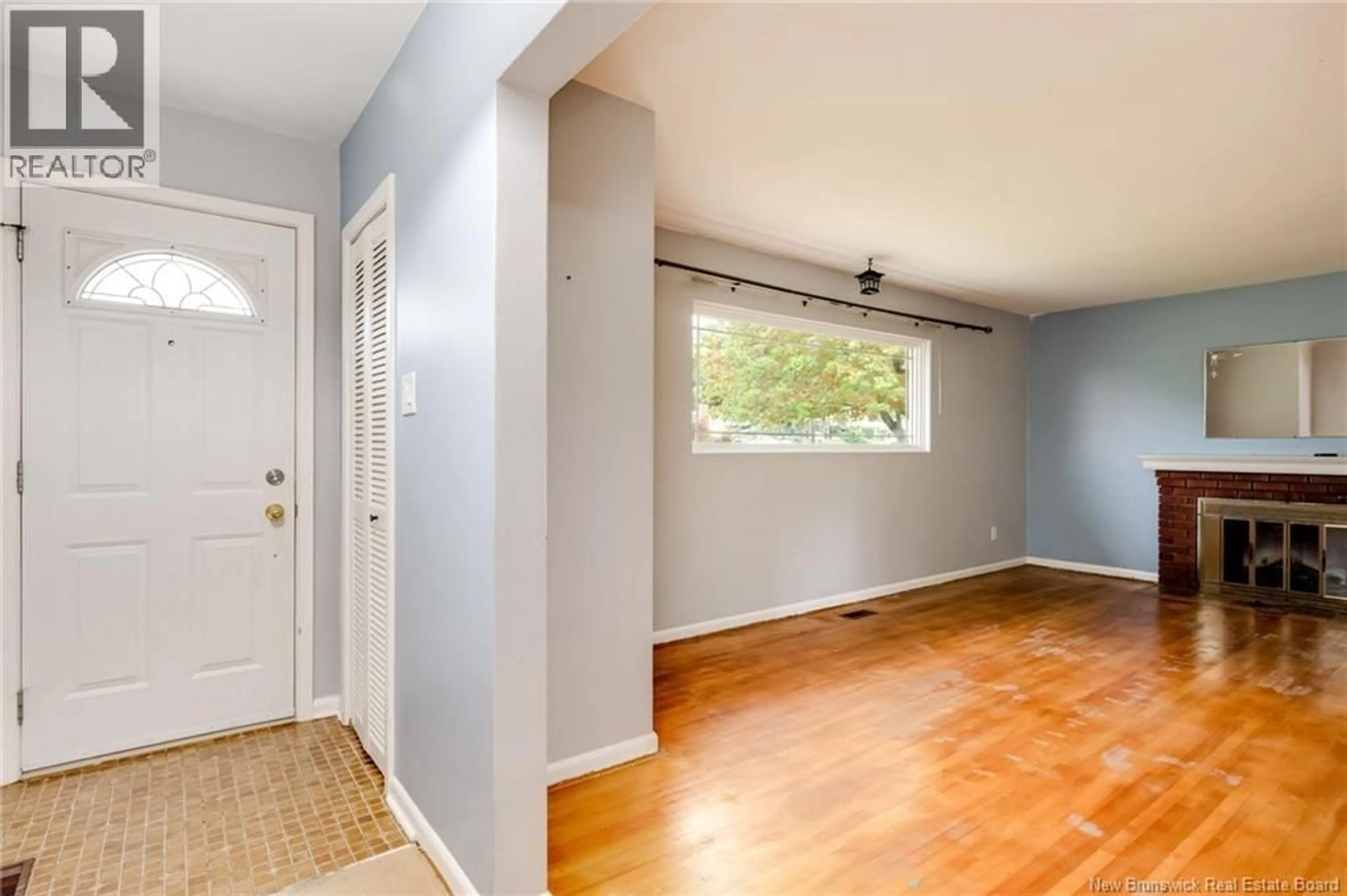 Indoor entryway for 17 BISSETT AVENUE, Moncton New Brunswick E1E2S3