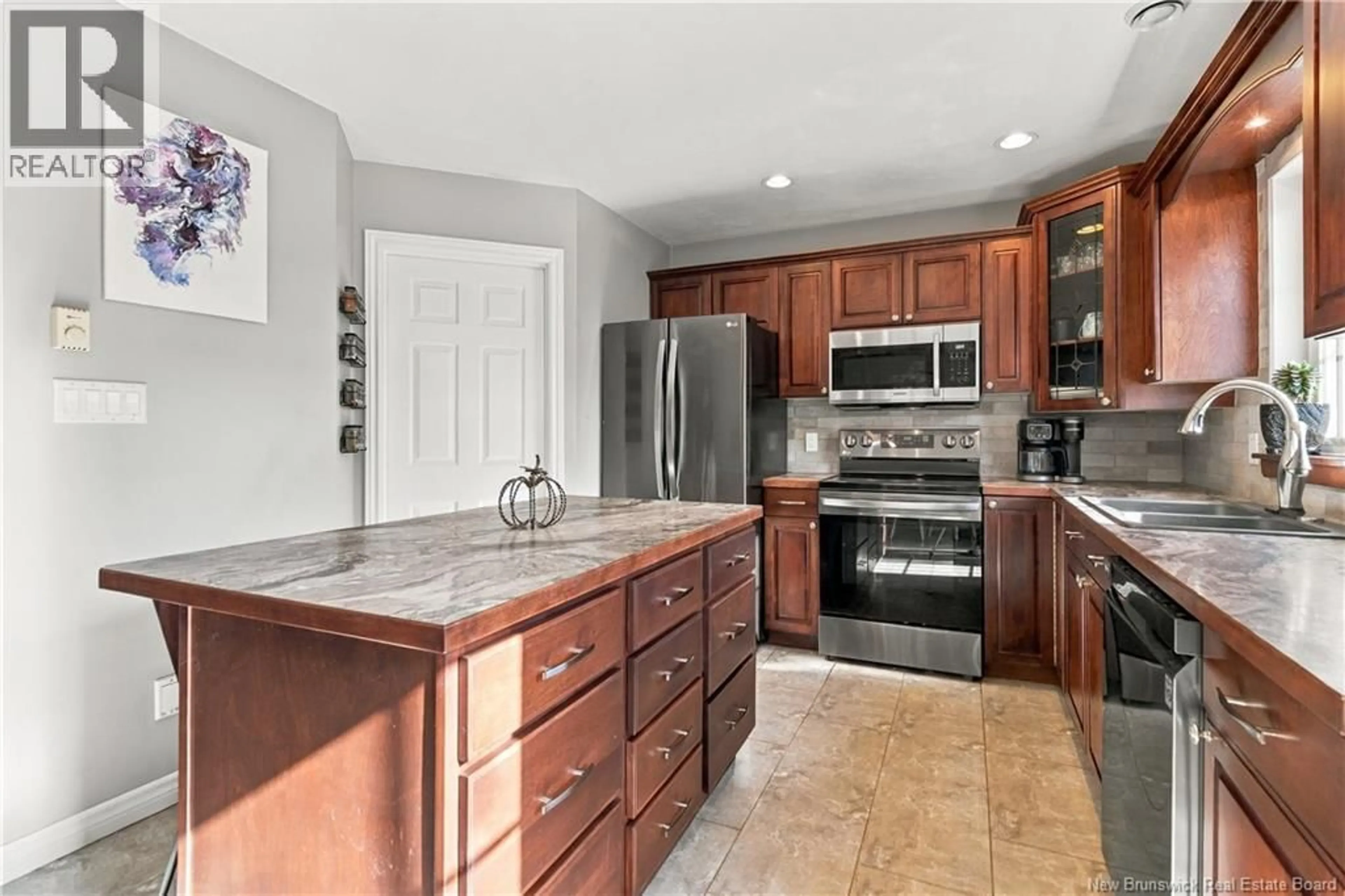 Standard kitchen, ceramic/tile floor for 34 CHRISTOPHER CRESCENT, Moncton New Brunswick E1G0A5
