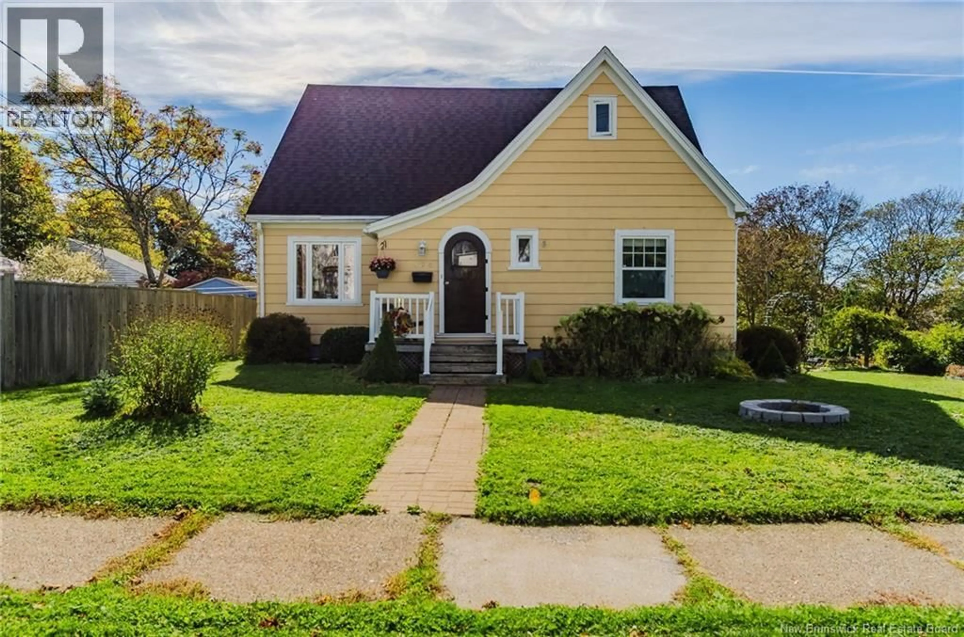 Home with vinyl exterior material, street for 470 YOUNG STREET, Saint John New Brunswick E2M2V3