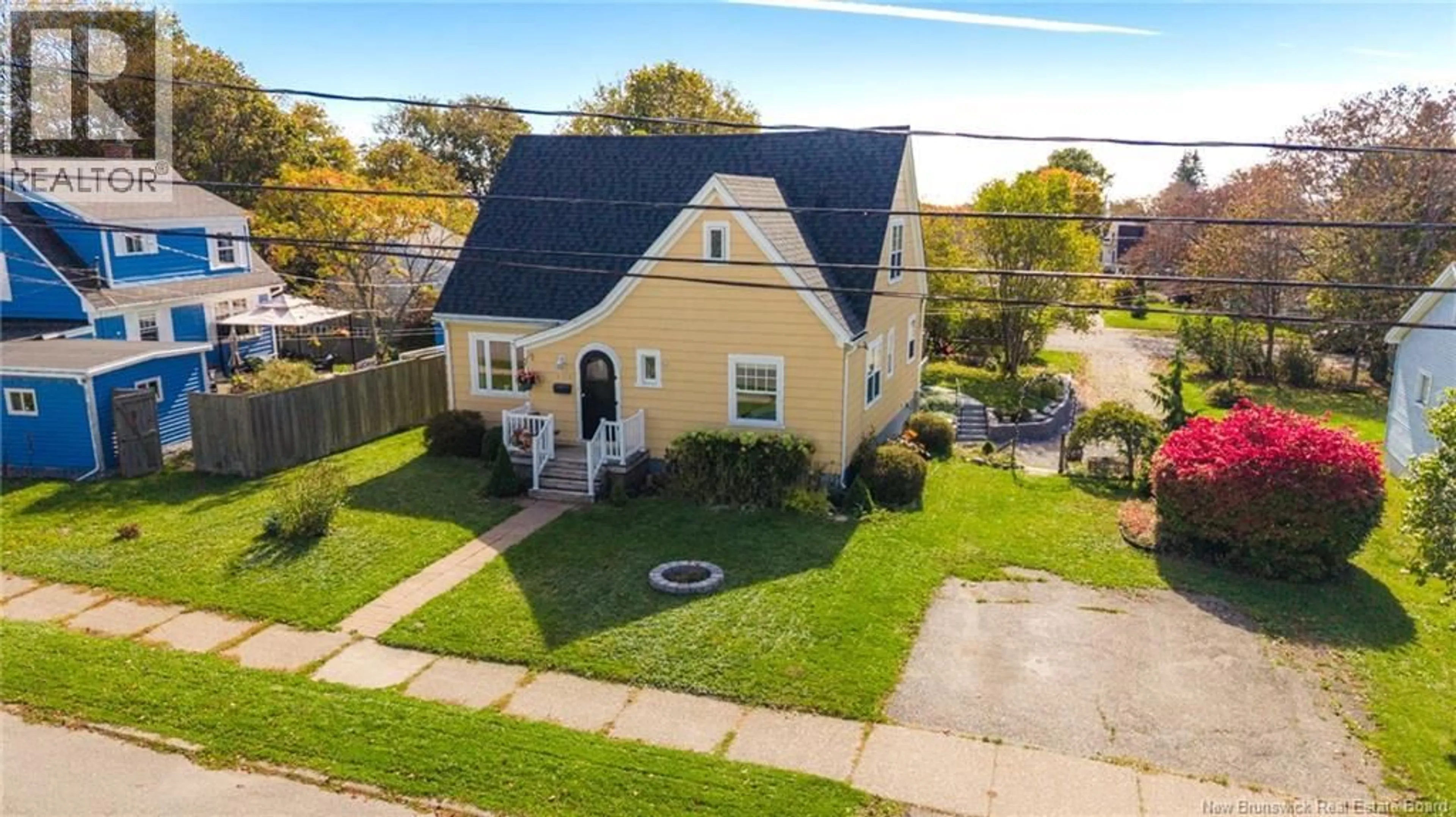 A pic from outside/outdoor area/front of a property/back of a property/a pic from drone, street for 470 YOUNG STREET, Saint John New Brunswick E2M2V3