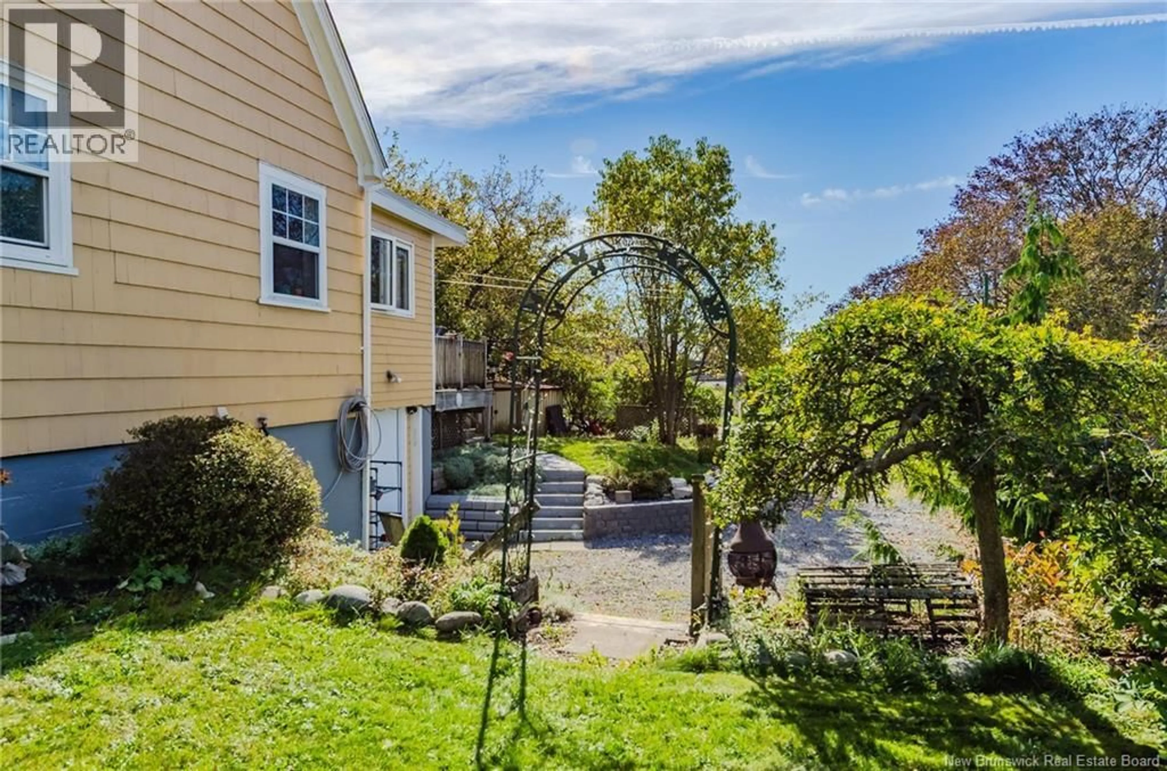 A pic from outside/outdoor area/front of a property/back of a property/a pic from drone, street for 470 YOUNG STREET, Saint John New Brunswick E2M2V3