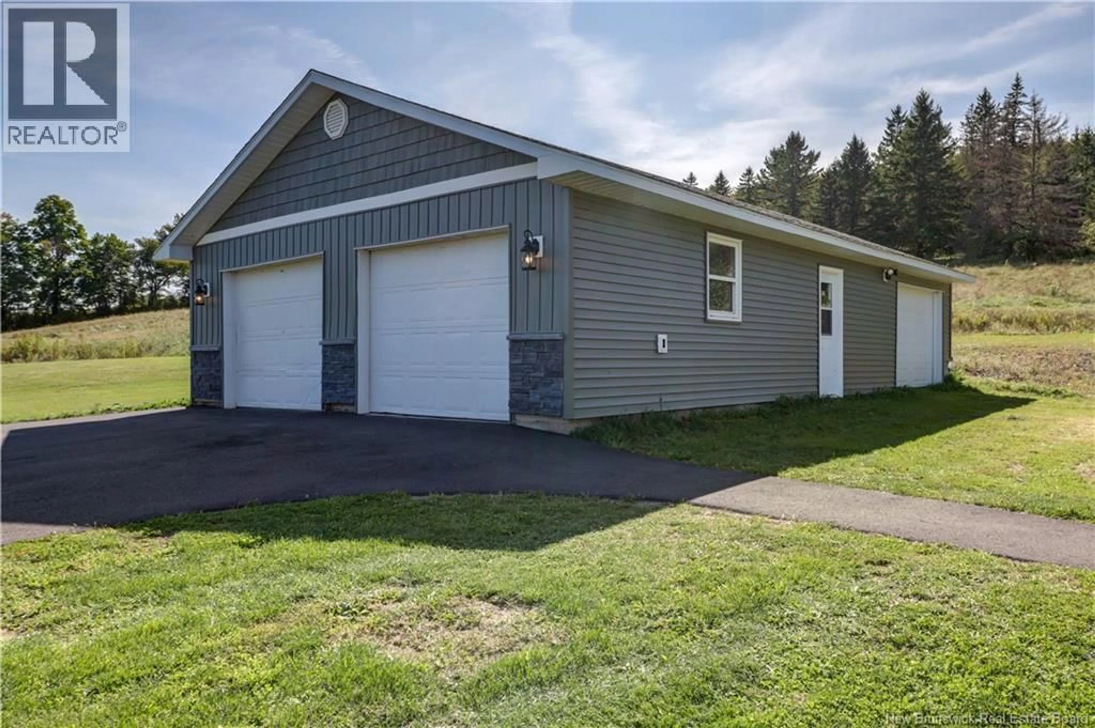 Indoor garage for 5977 111 ROUTE, Hammondvale New Brunswick E4E3T1