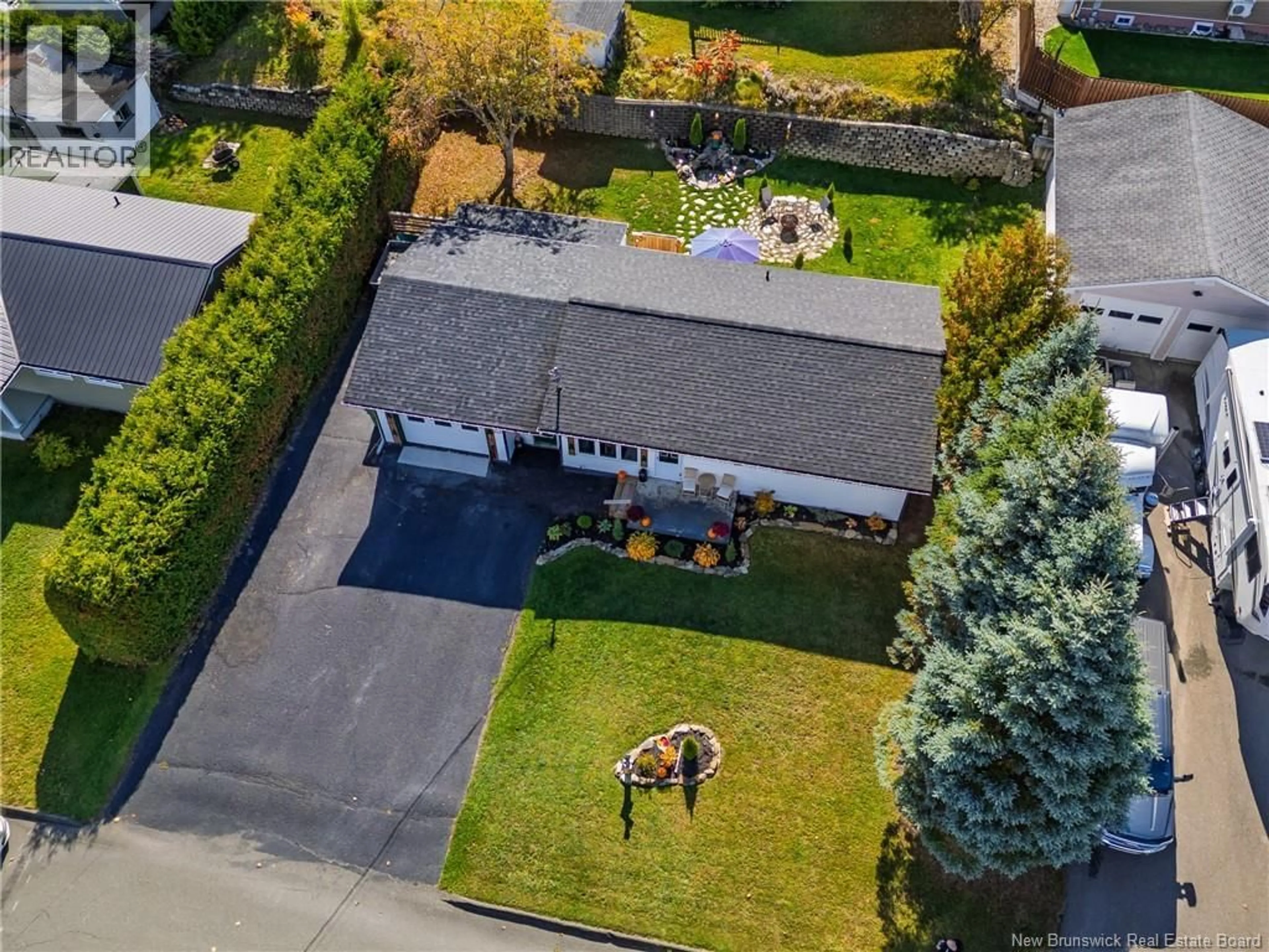 A pic from outside/outdoor area/front of a property/back of a property/a pic from drone, street for 615 5TH AVENUE, Grand-Sault/Grand Falls New Brunswick E3Z1A1