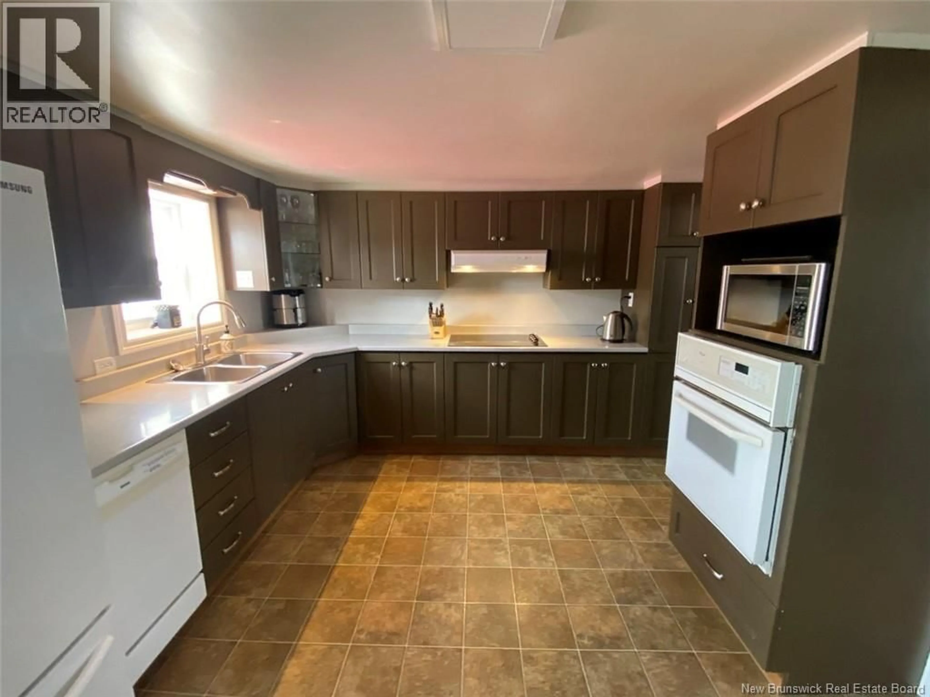 Standard kitchen, unknown for 16 46TH AVENUE, Edmundston New Brunswick E3V3B2
