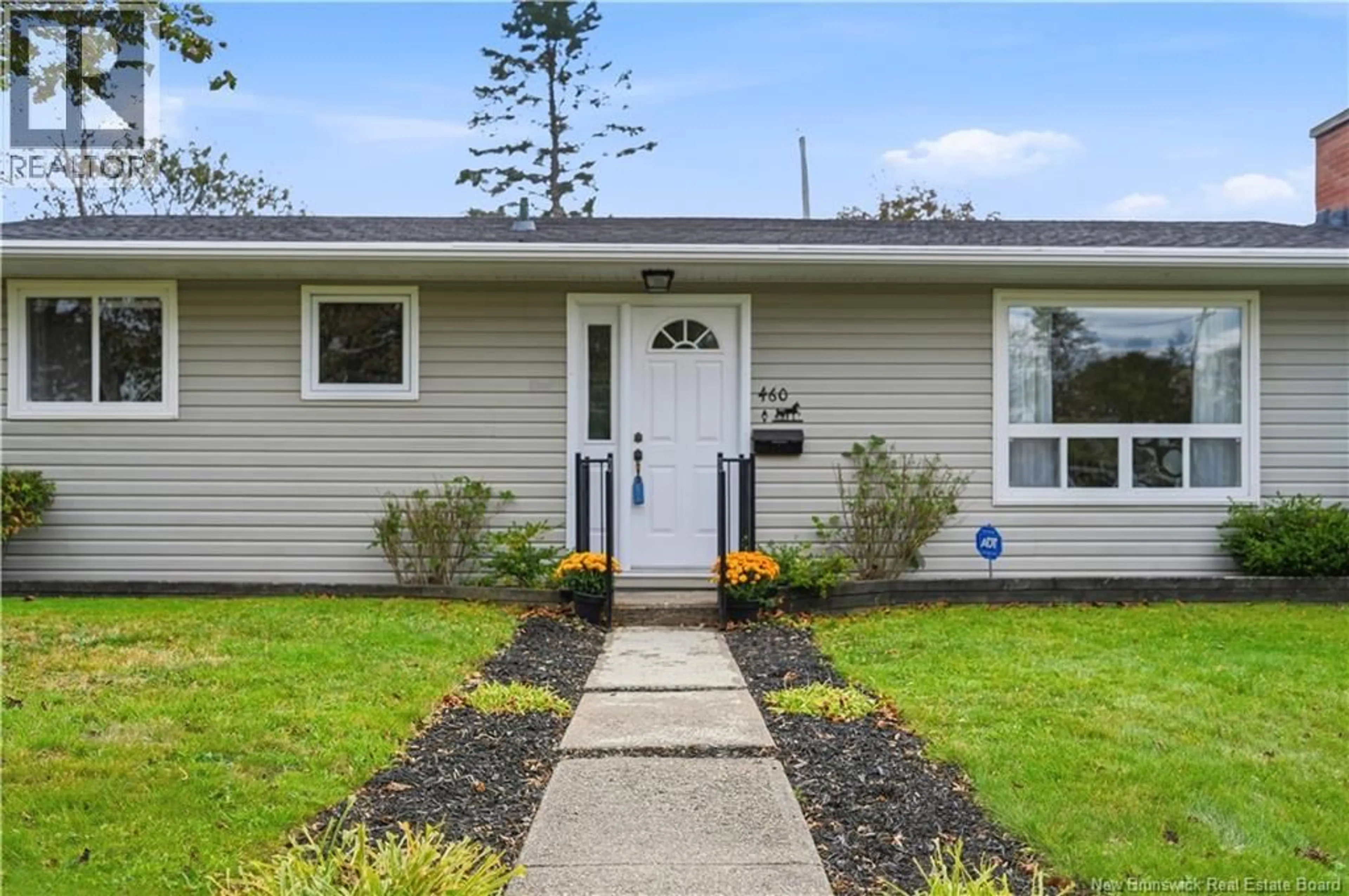 Home with vinyl exterior material, street for 460 LAWRENCE STREET, Saint John New Brunswick E2M2Z2