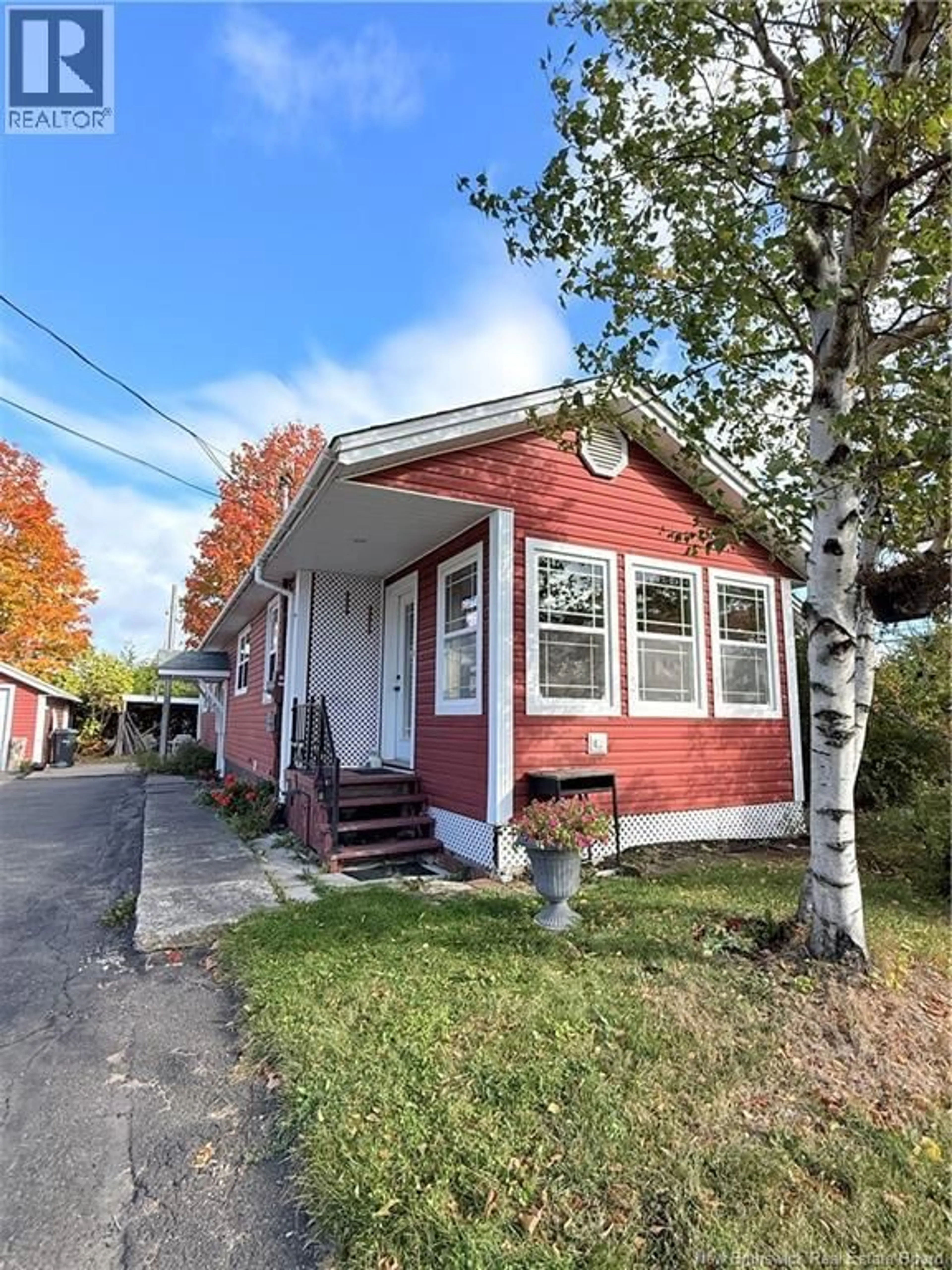 Home with vinyl exterior material, street for 841 MAIN STREET, Woodstock New Brunswick E7M2G5