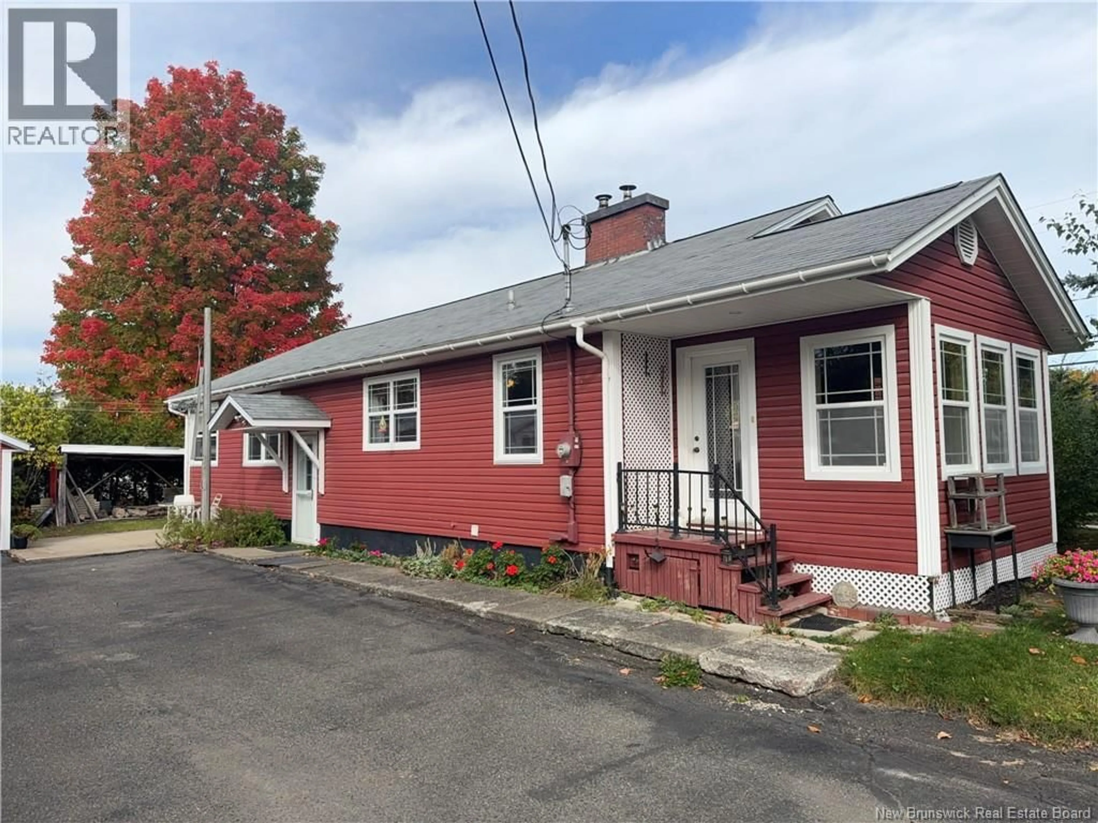 Home with vinyl exterior material, street for 841 MAIN STREET, Woodstock New Brunswick E7M2G5