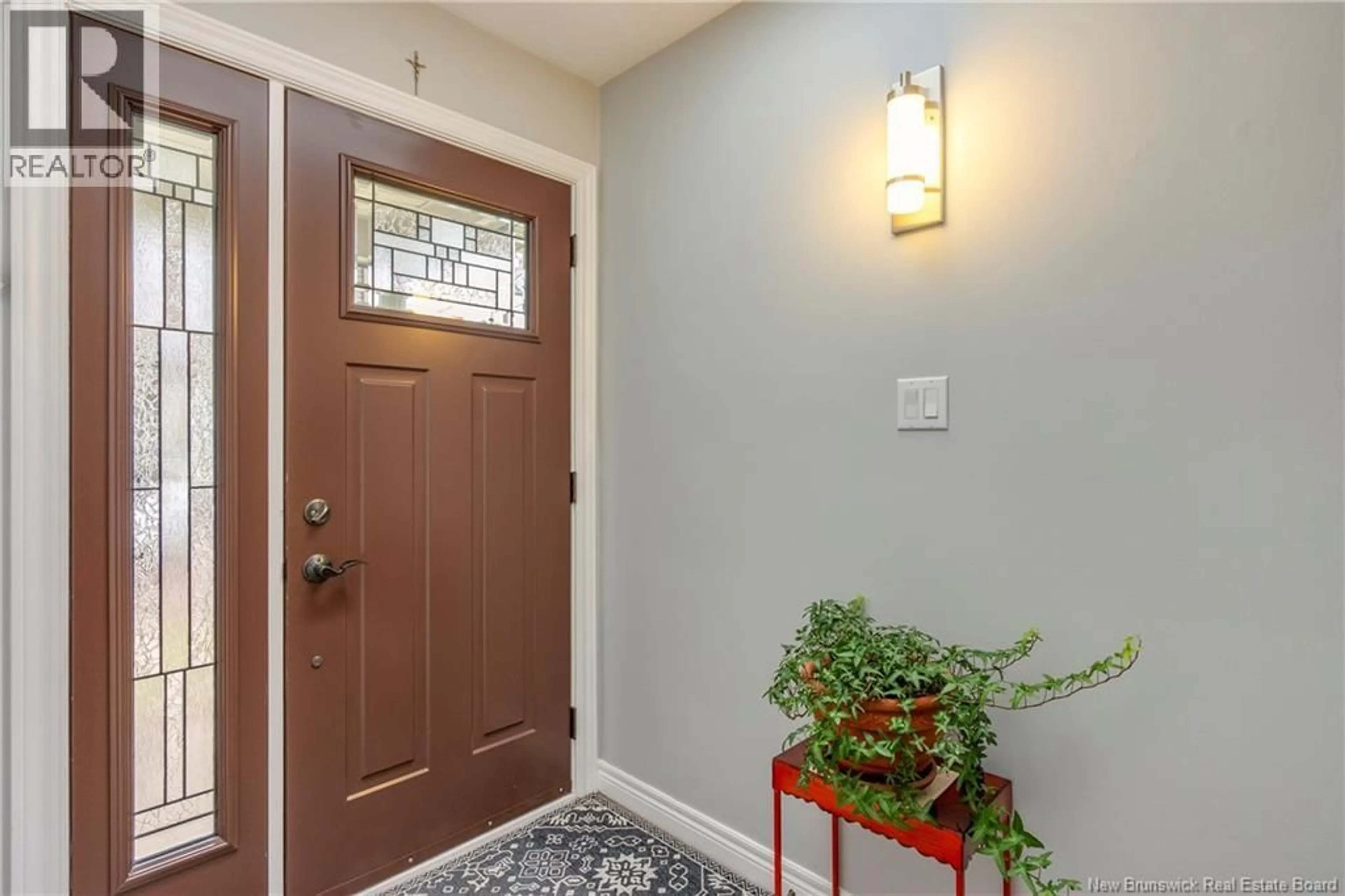 Indoor entryway for 19 RUE SACKVILLE, Shediac New Brunswick E4P2P9