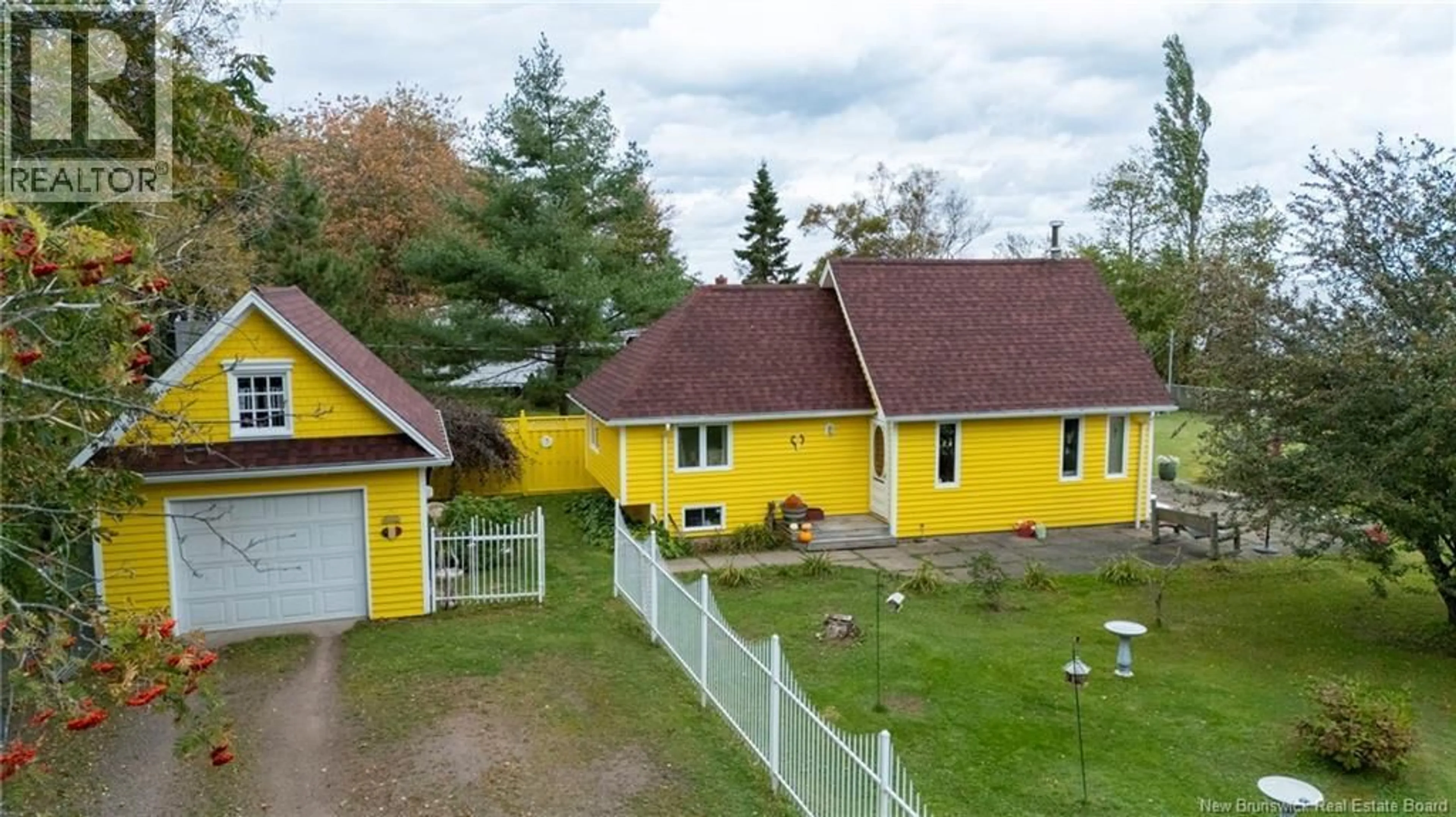A pic from outside/outdoor area/front of a property/back of a property/a pic from drone, building for 34 ALLEE BORGETTE, Bas Cap Pele New Brunswick E4N3B1