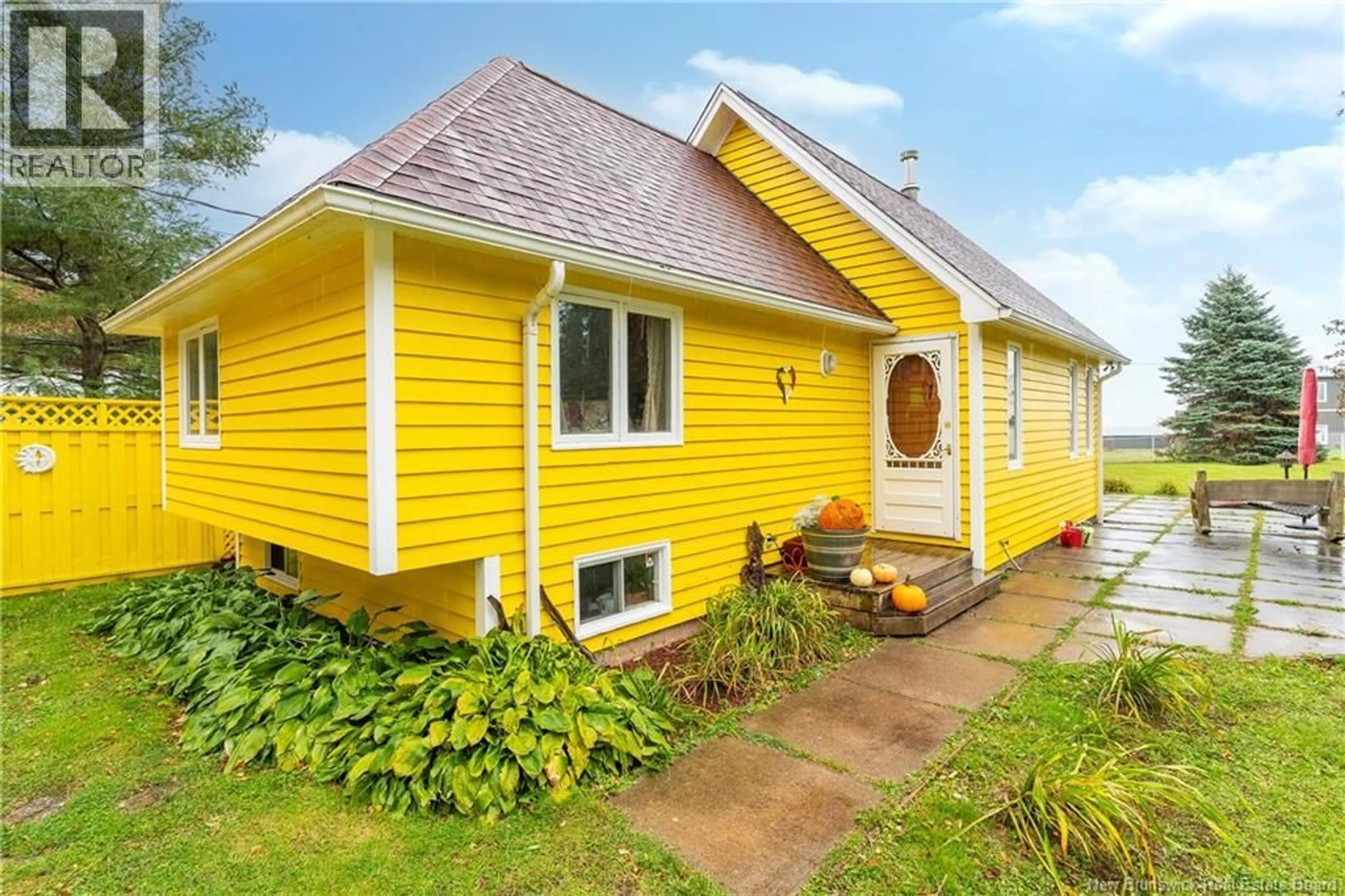 Home with vinyl exterior material, street for 34 ALLEE BORGETTE, Bas Cap Pele New Brunswick E4N3B1
