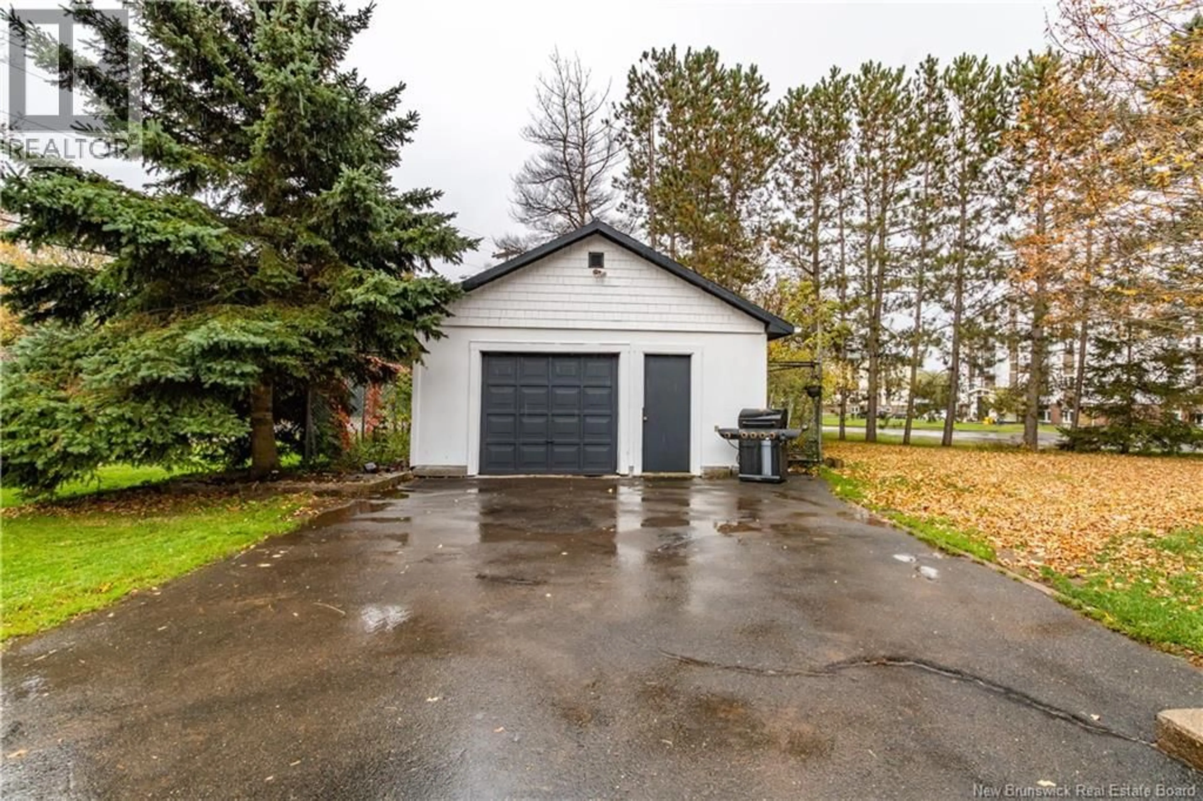 Indoor garage for 1137 MAIN STREET, Sussex Corner New Brunswick E4E2Z9