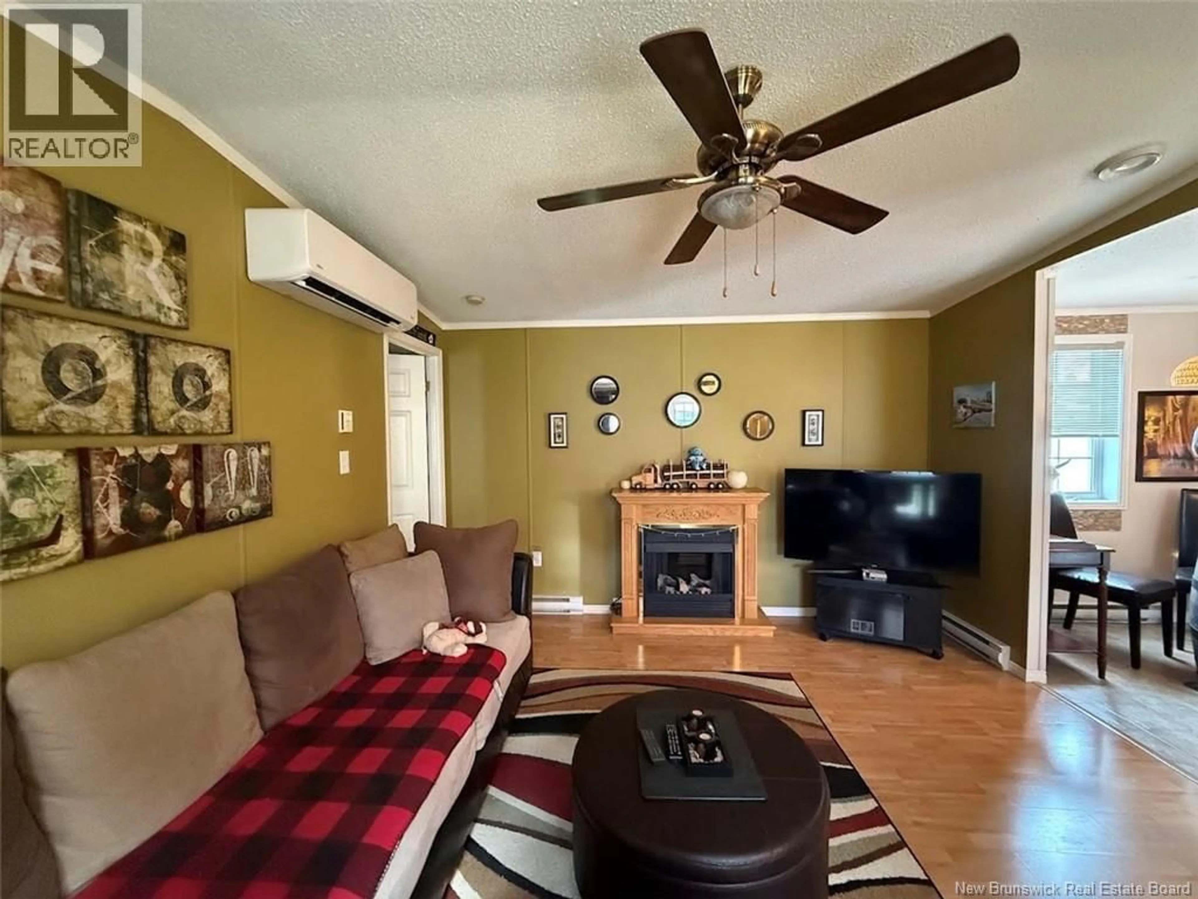 Living room with furniture, wood/laminate floor for 31 LOMBARDIE STREET, Saint-Jacques New Brunswick E7B2X8